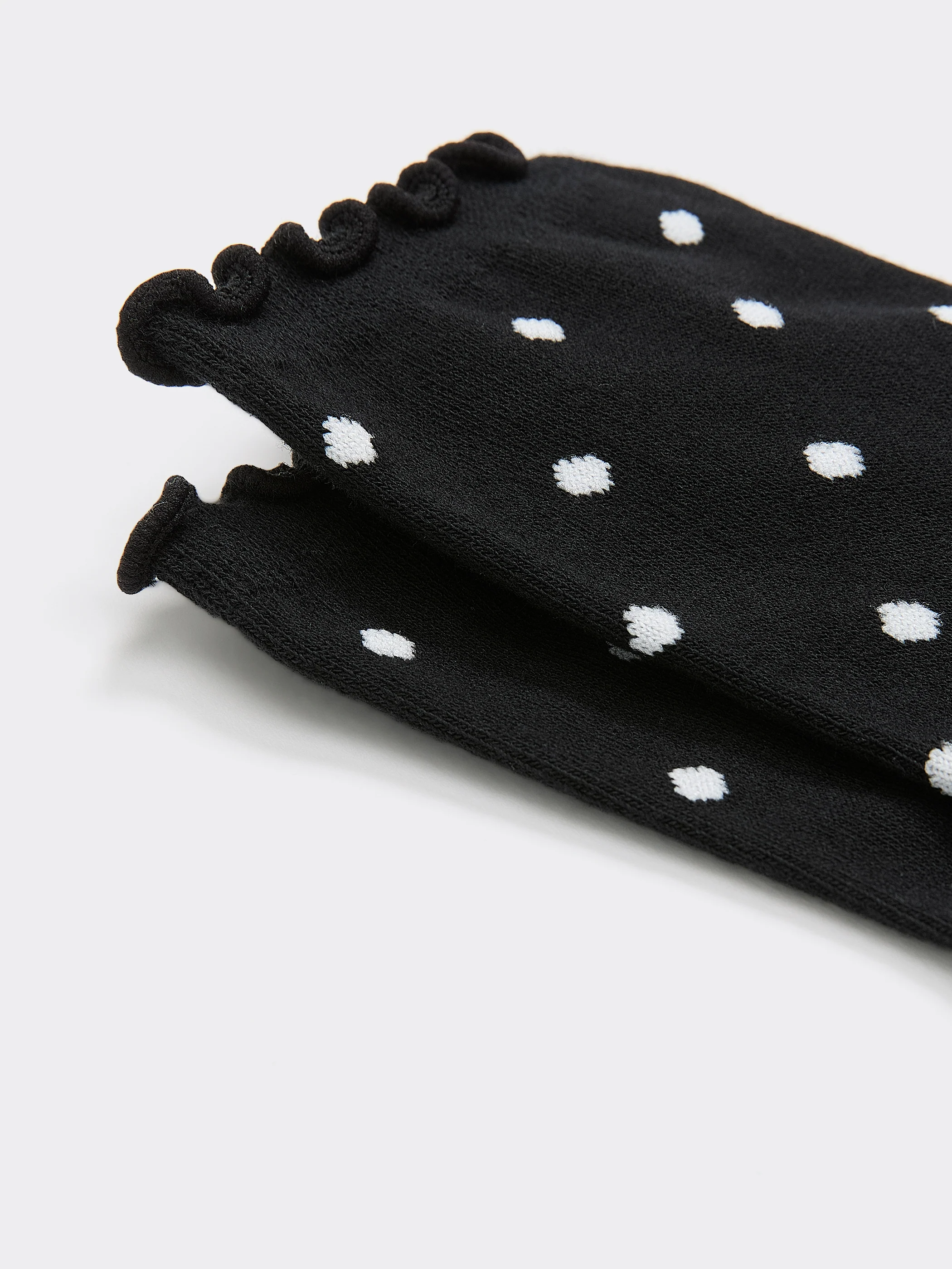 Dotted Anklet Socks with Ruffled Hems - Image 3