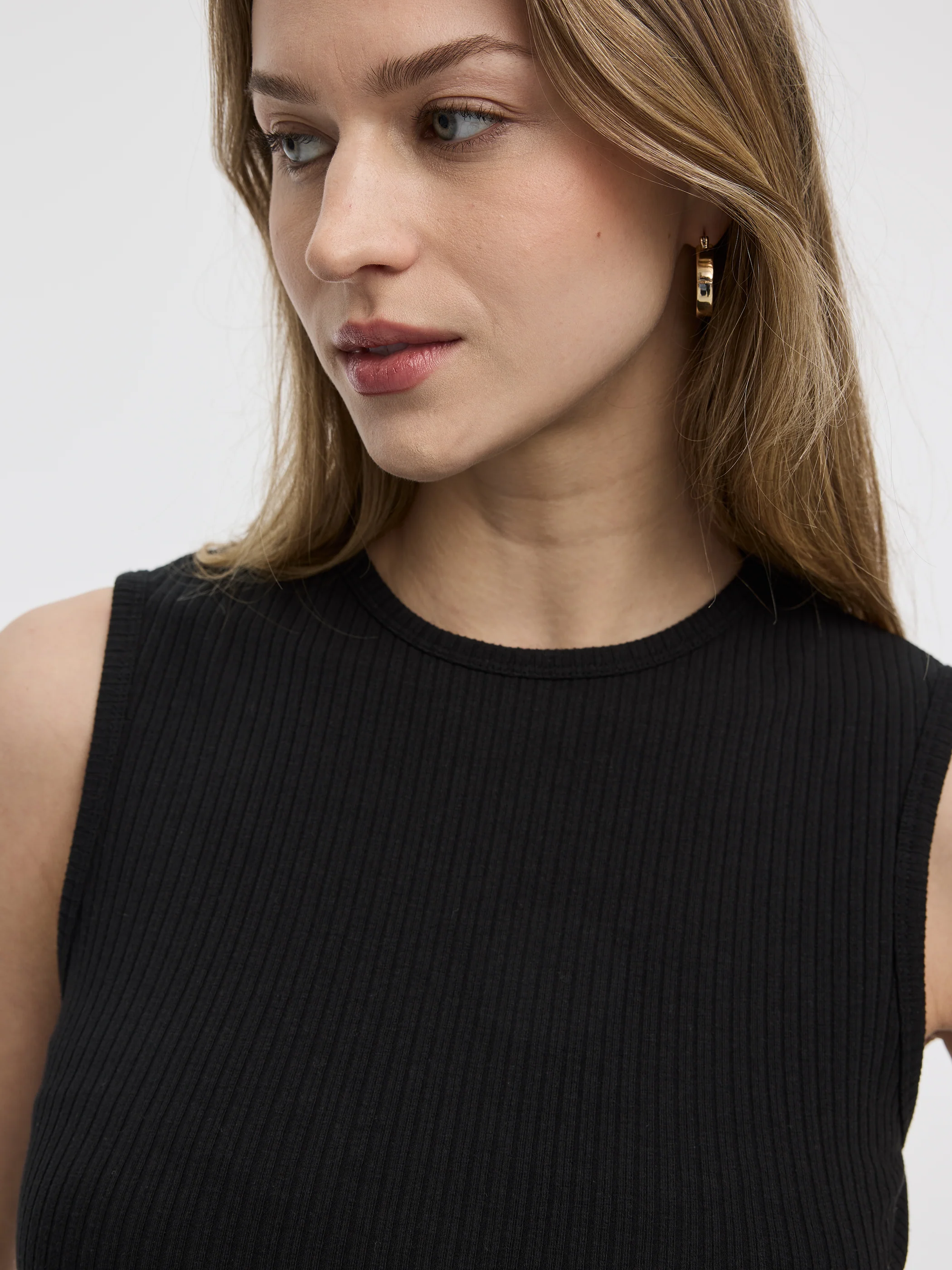 Ribbed Crew-Neck Tank - Image 2