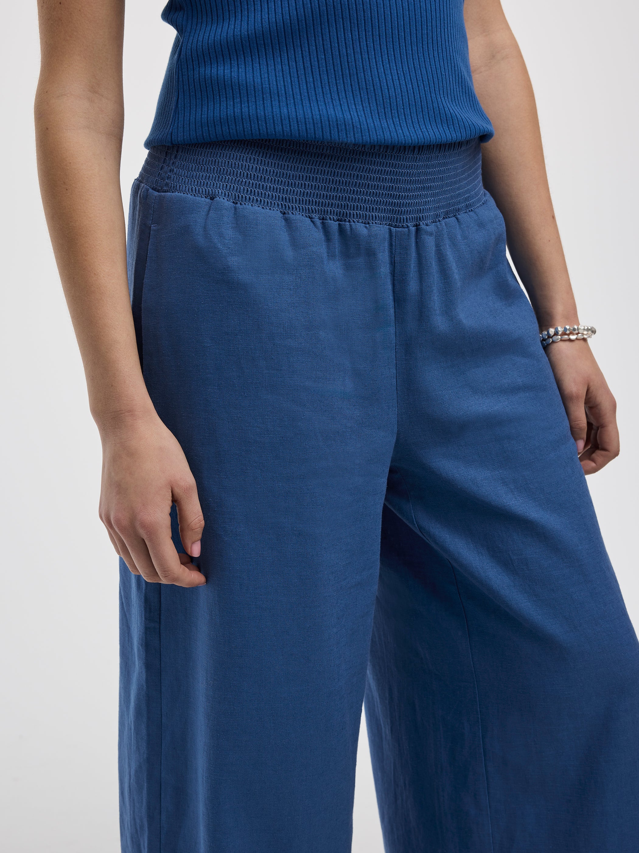 Cropped Wide-Leg Linen-Blend Pant - Image 23