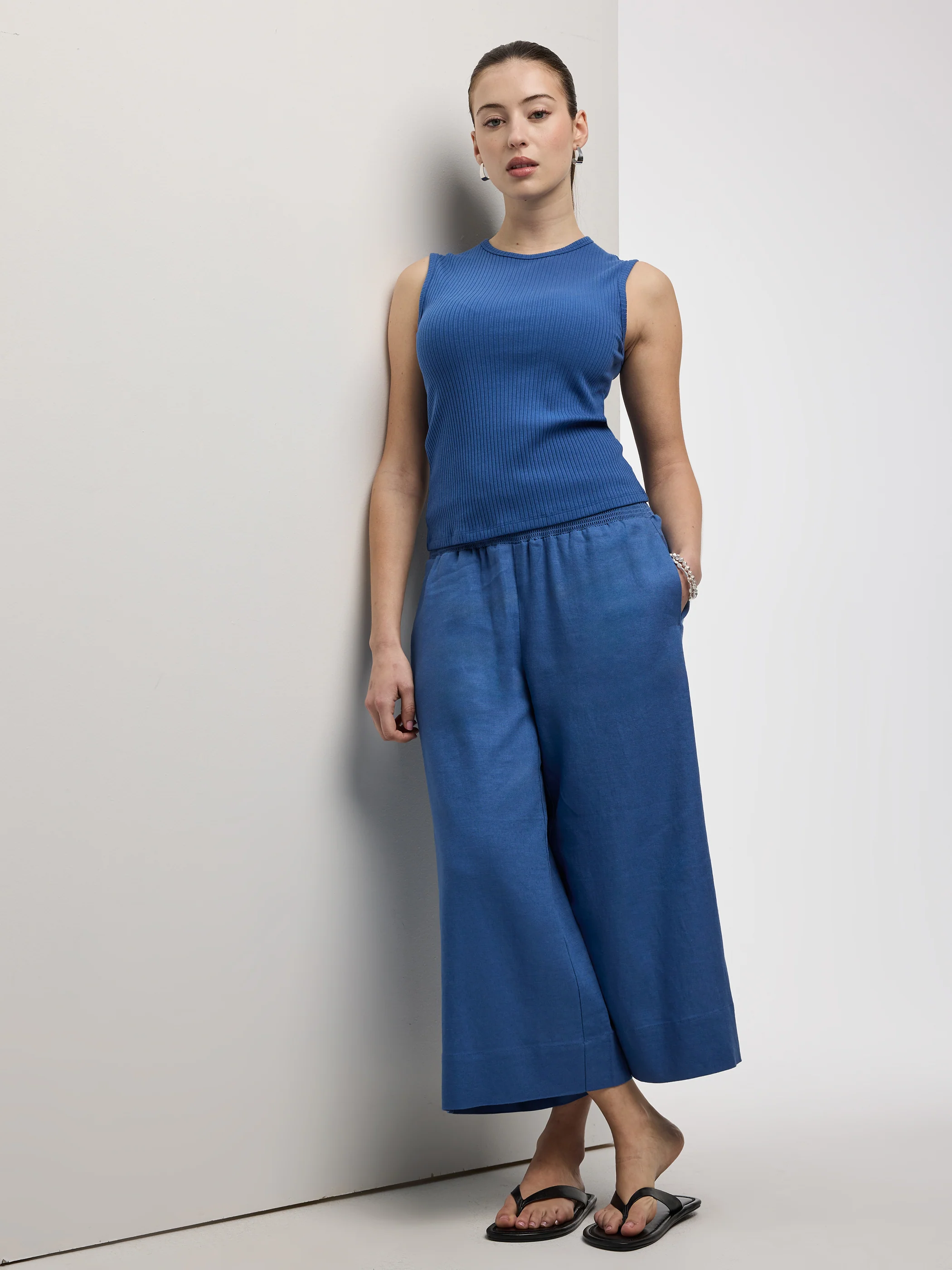 Cropped Wide-Leg Linen-Blend Pant - Image 25