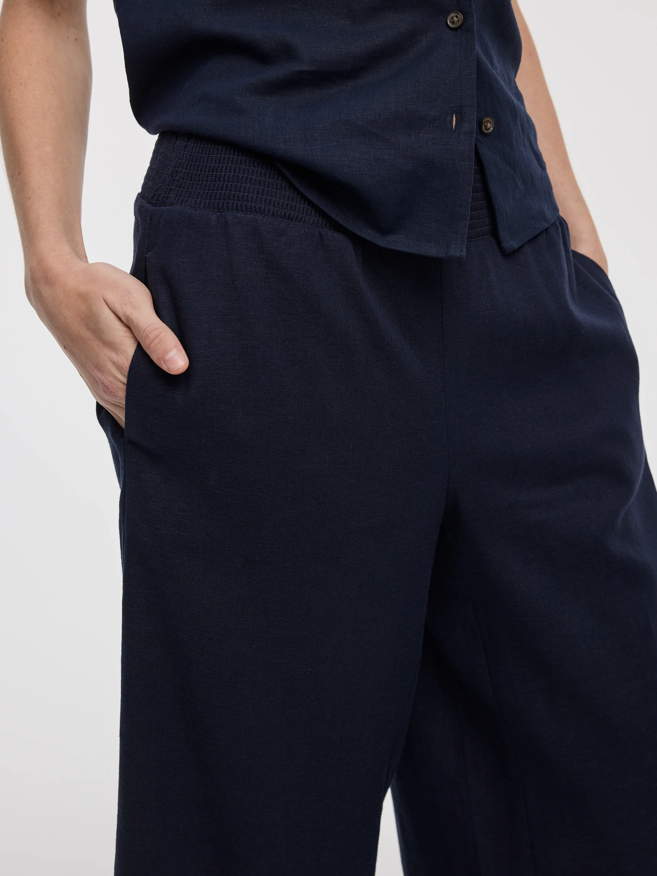 Cropped Wide-Leg Linen-Blend Pant - Image 28