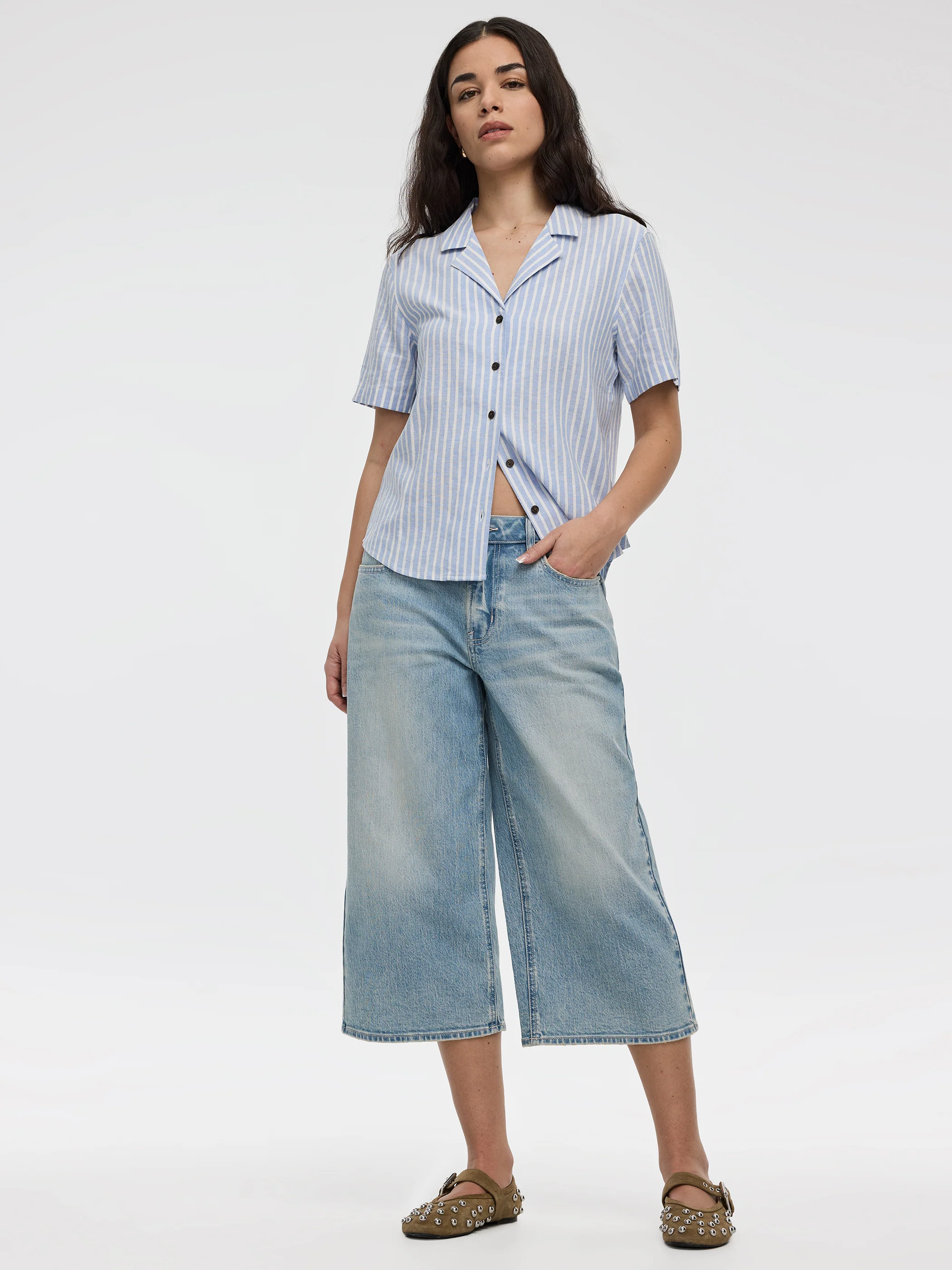 Wide-Leg Mid-Rise Capri Jean - Image 6