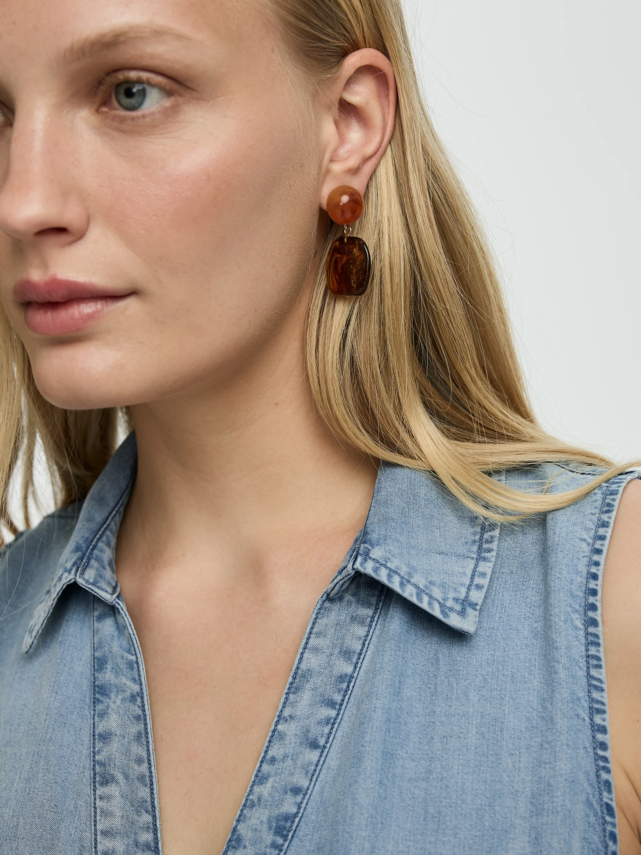 Resin Pendant Earrings - Image 2