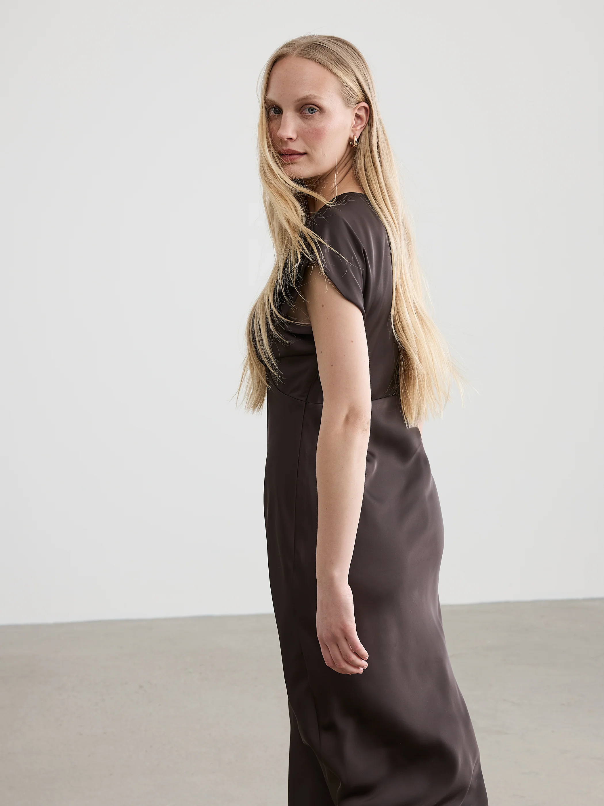 V-Neck Empire Maxi Dress - Image 4