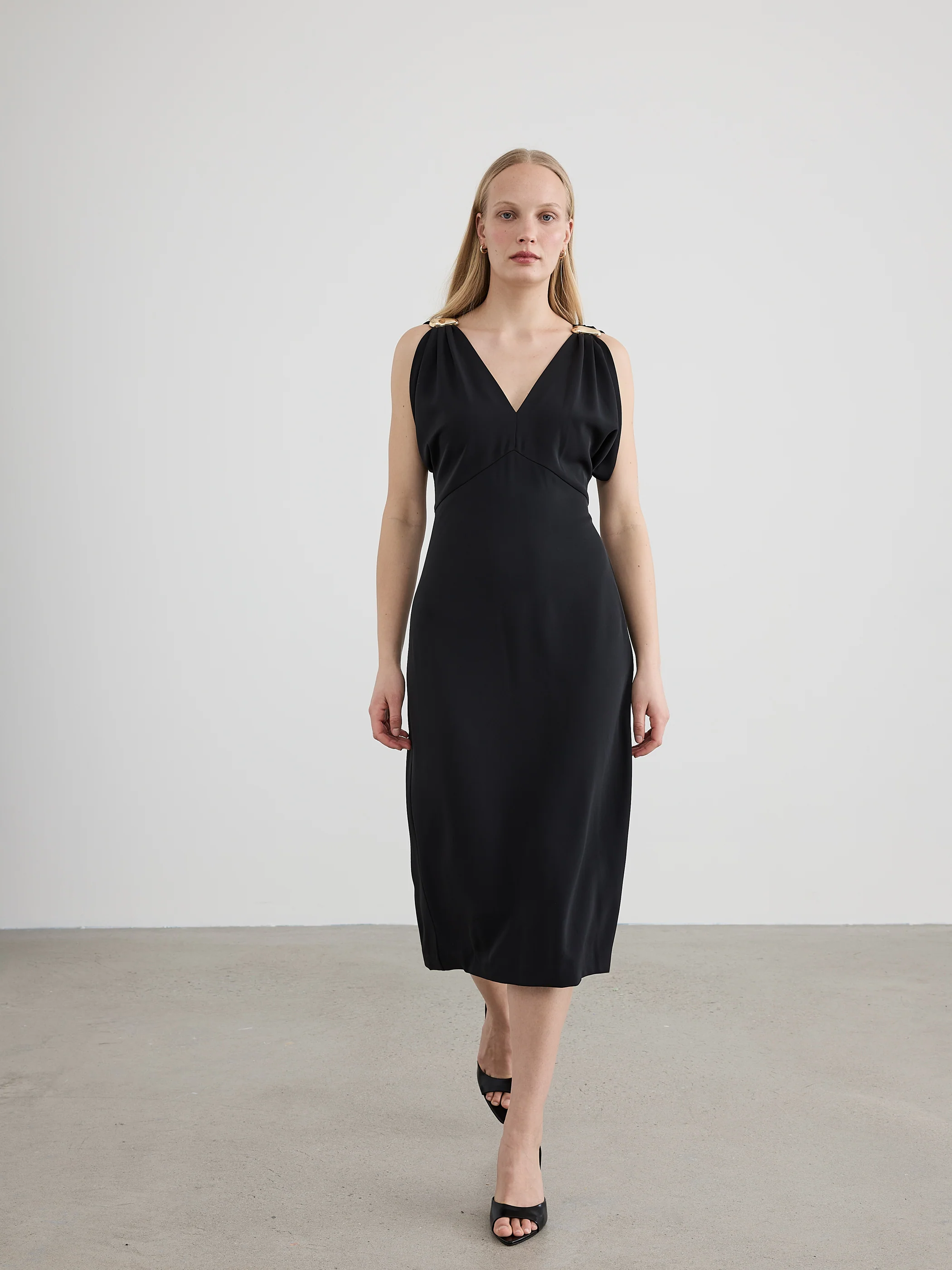 Sleeveless V-Neck Pencil Fitted Dress - Image 4