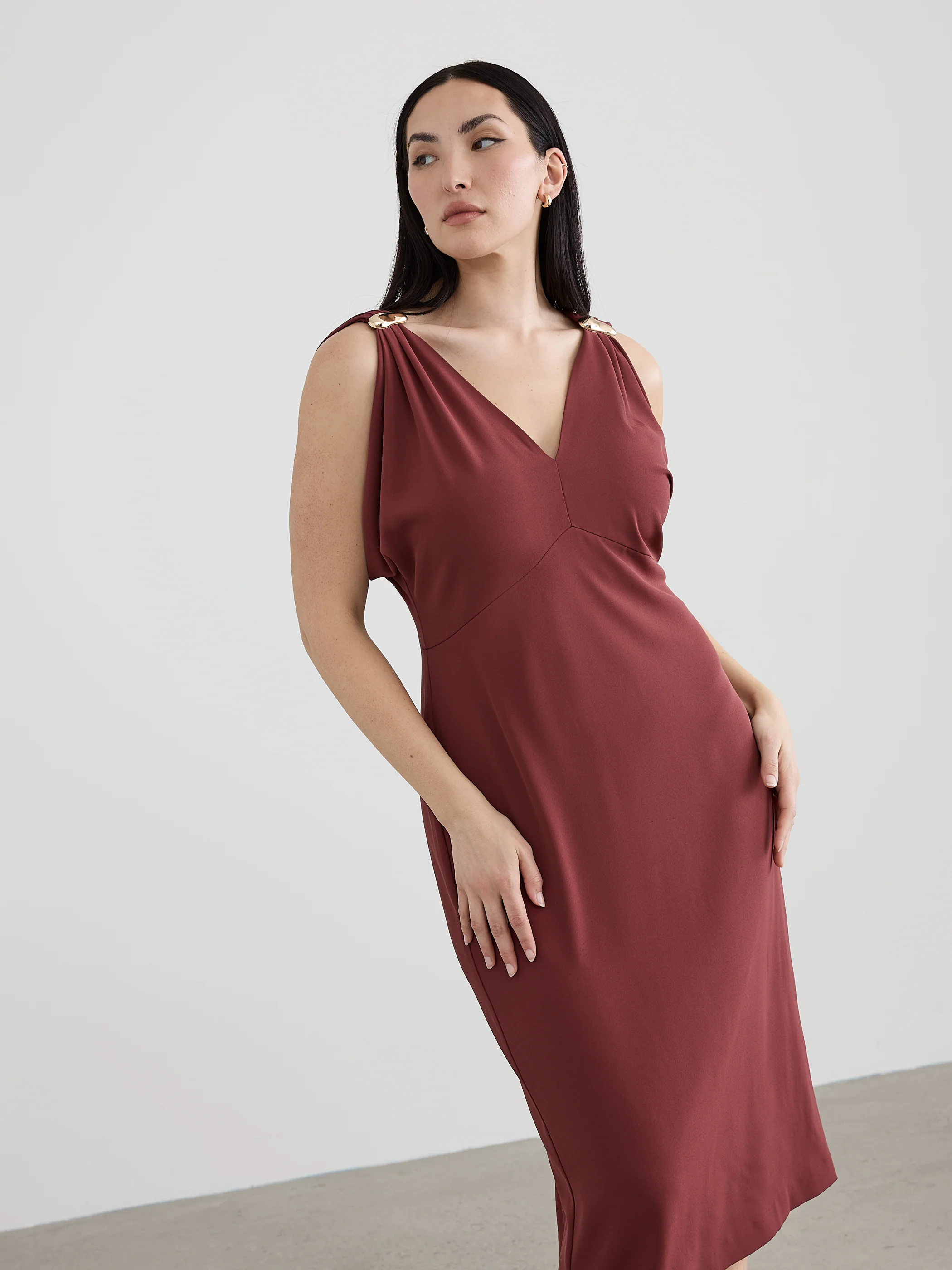 Sleeveless V-Neck Pencil Fitted Dress - Image 8