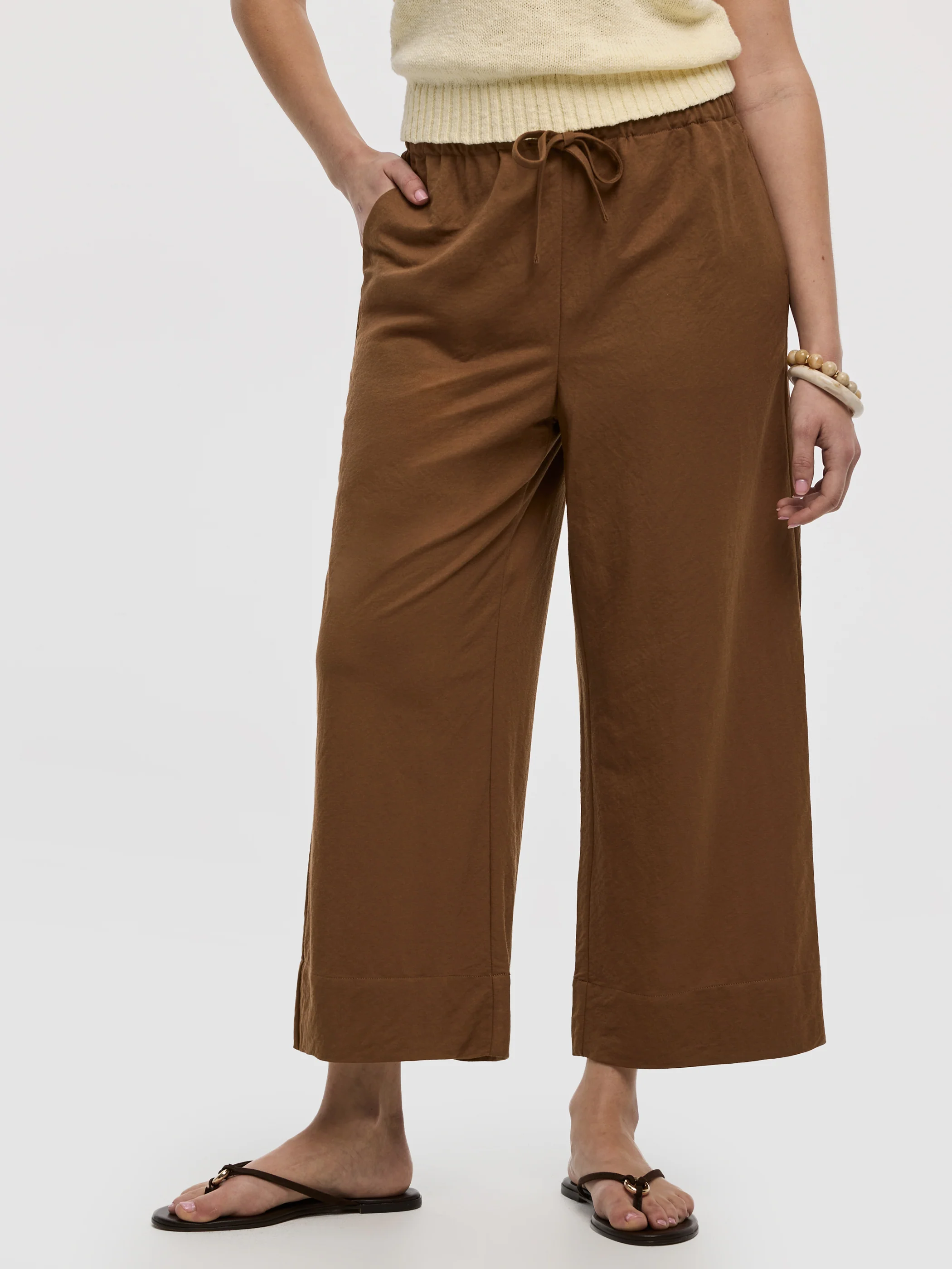 Wide-Leg Cropped Piqué Pant - Image 12