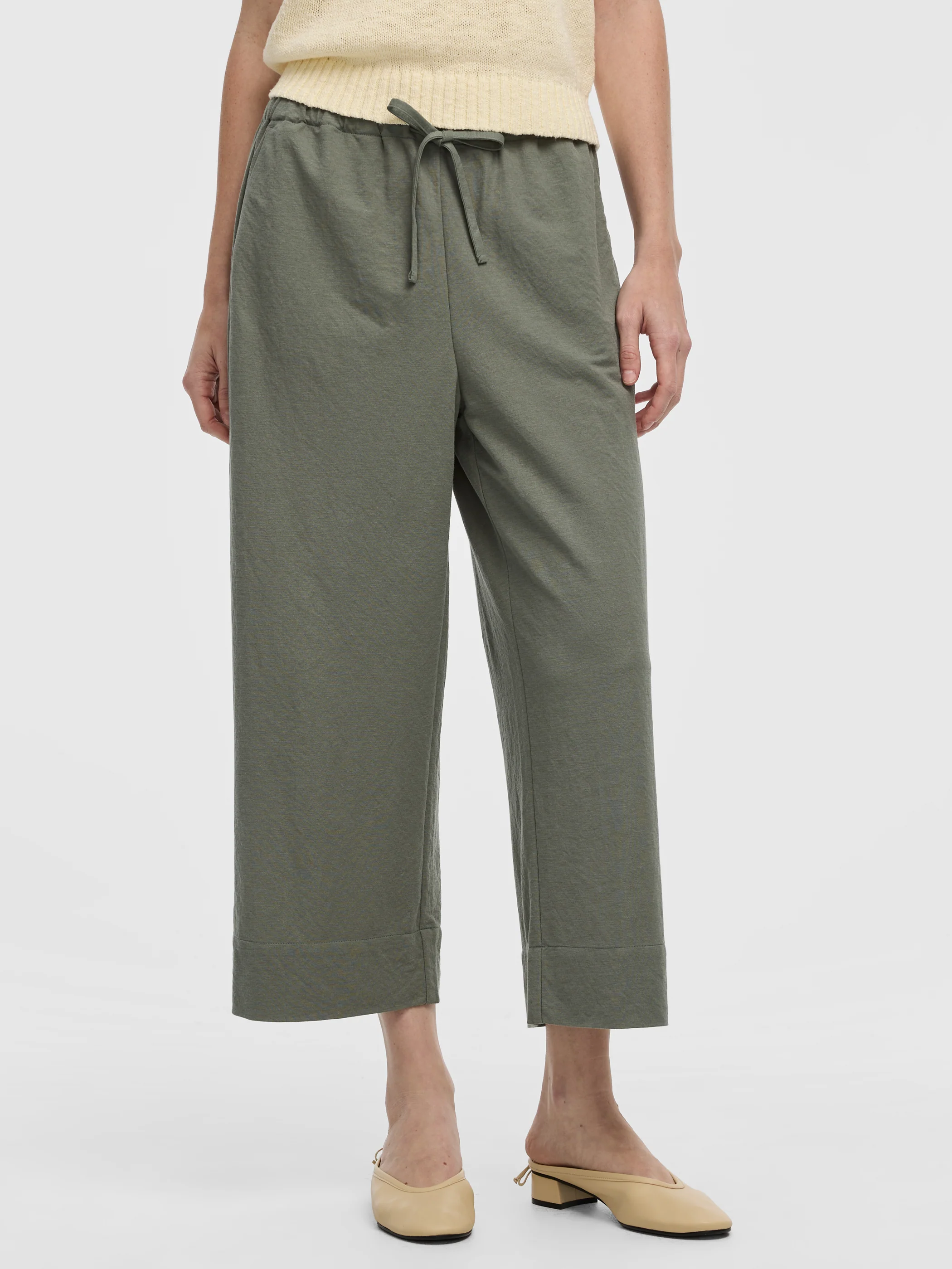 Wide-Leg Cropped Piqué Pant - Image 22