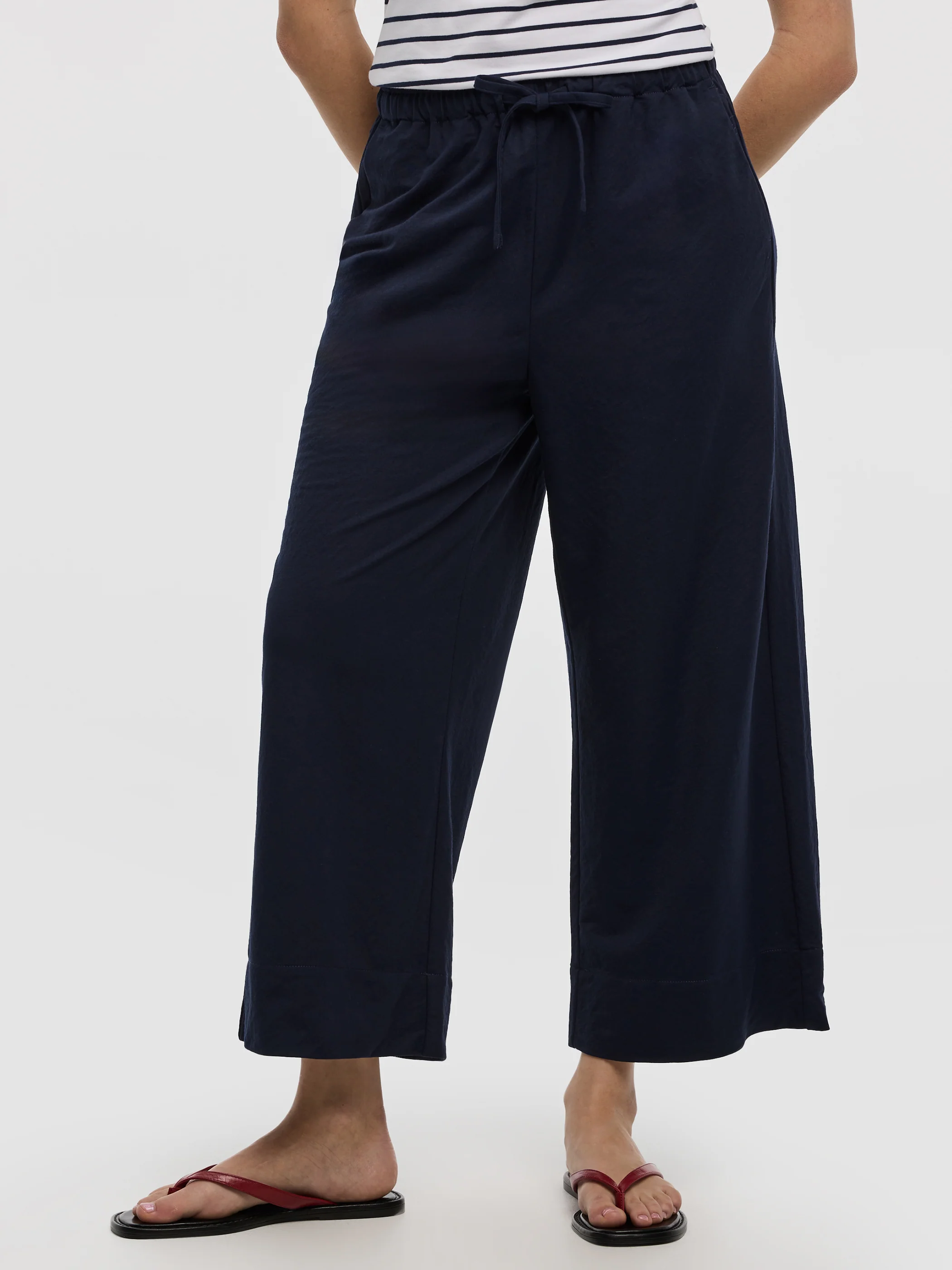 Wide-Leg Cropped Piqué Pant - Image 27