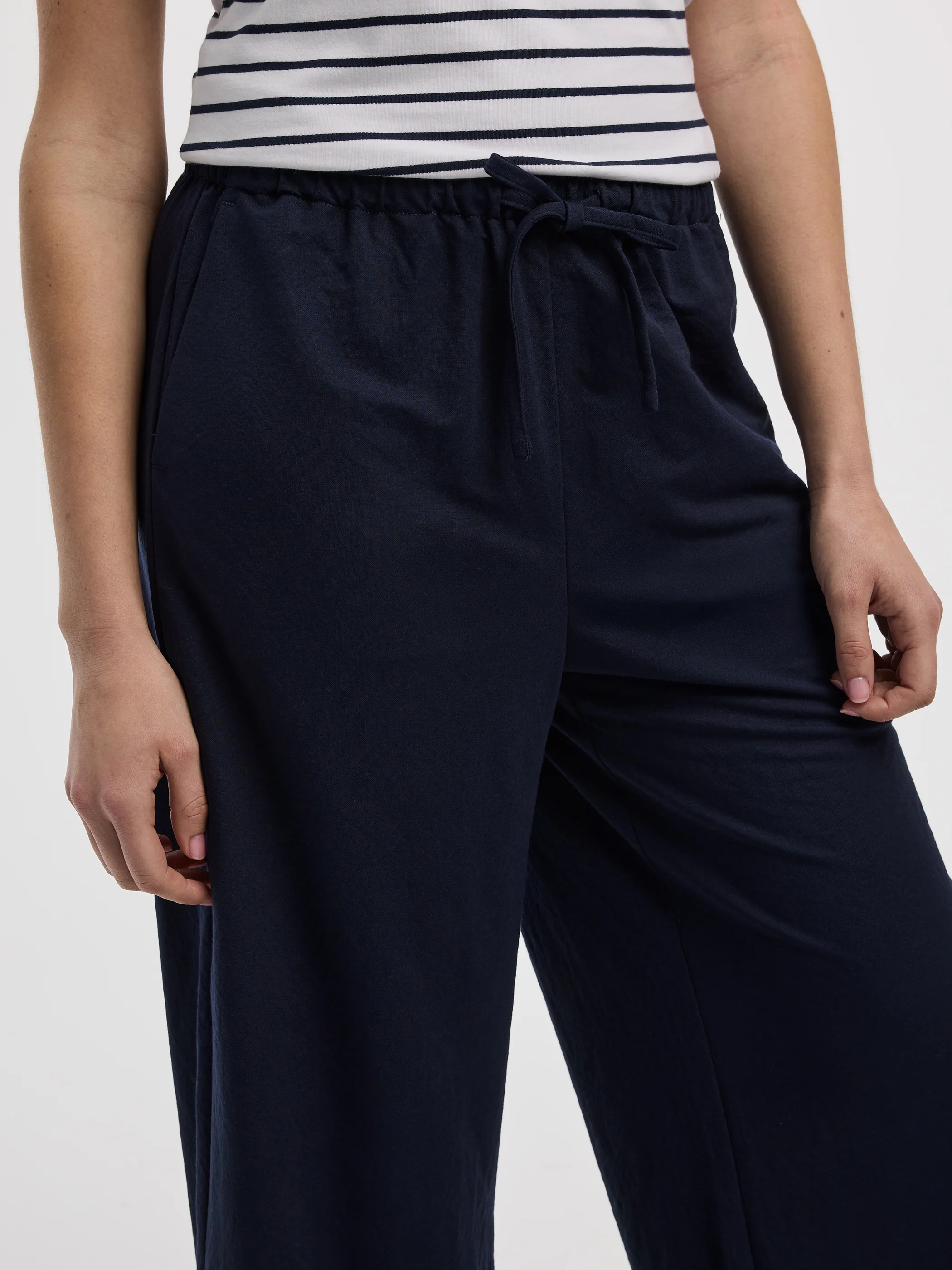 Wide-Leg Cropped Piqué Pant - Image 28