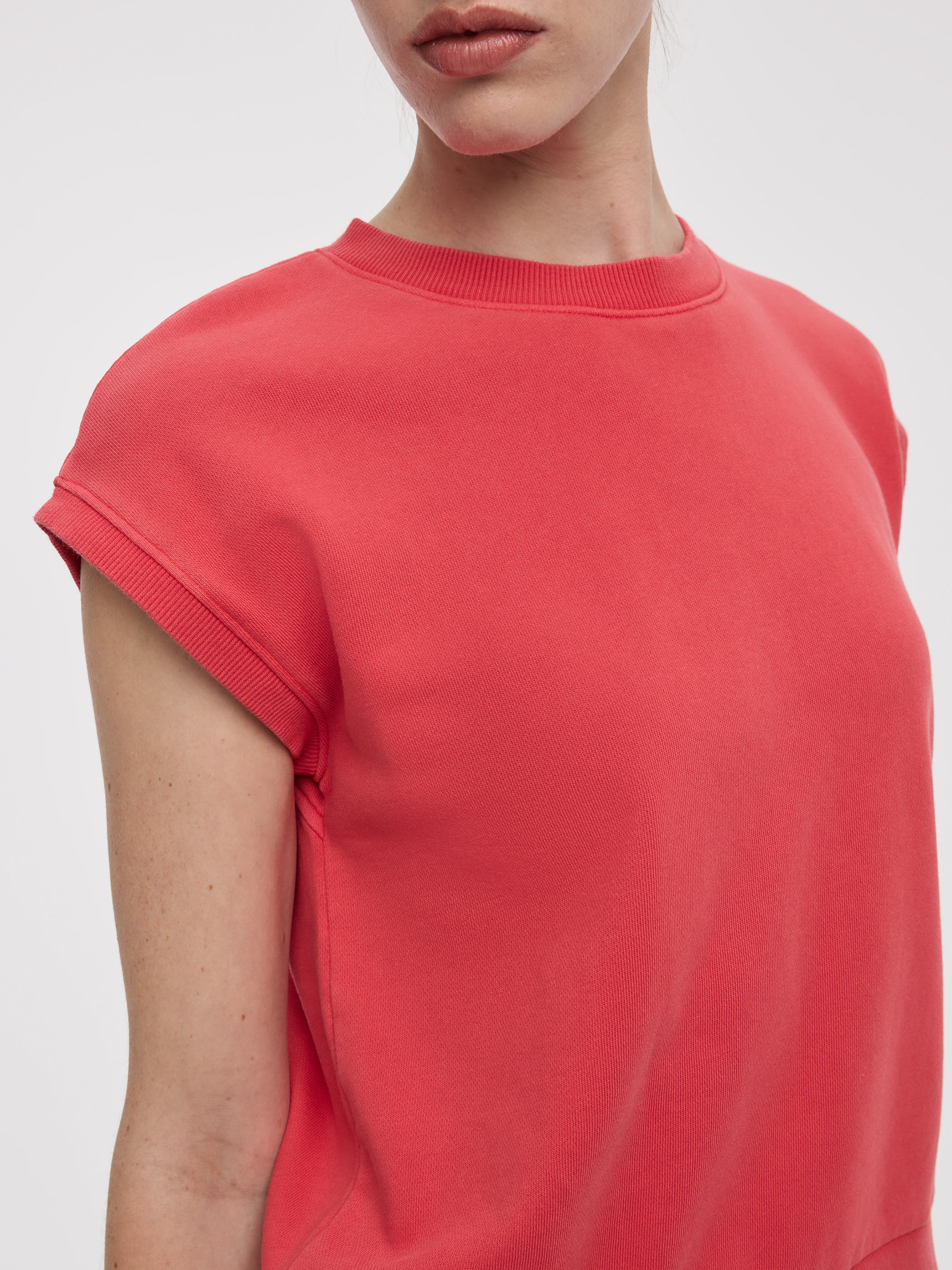 Extended-Sleeve Crew-Neck T-Shirt- Hyba - Image 6