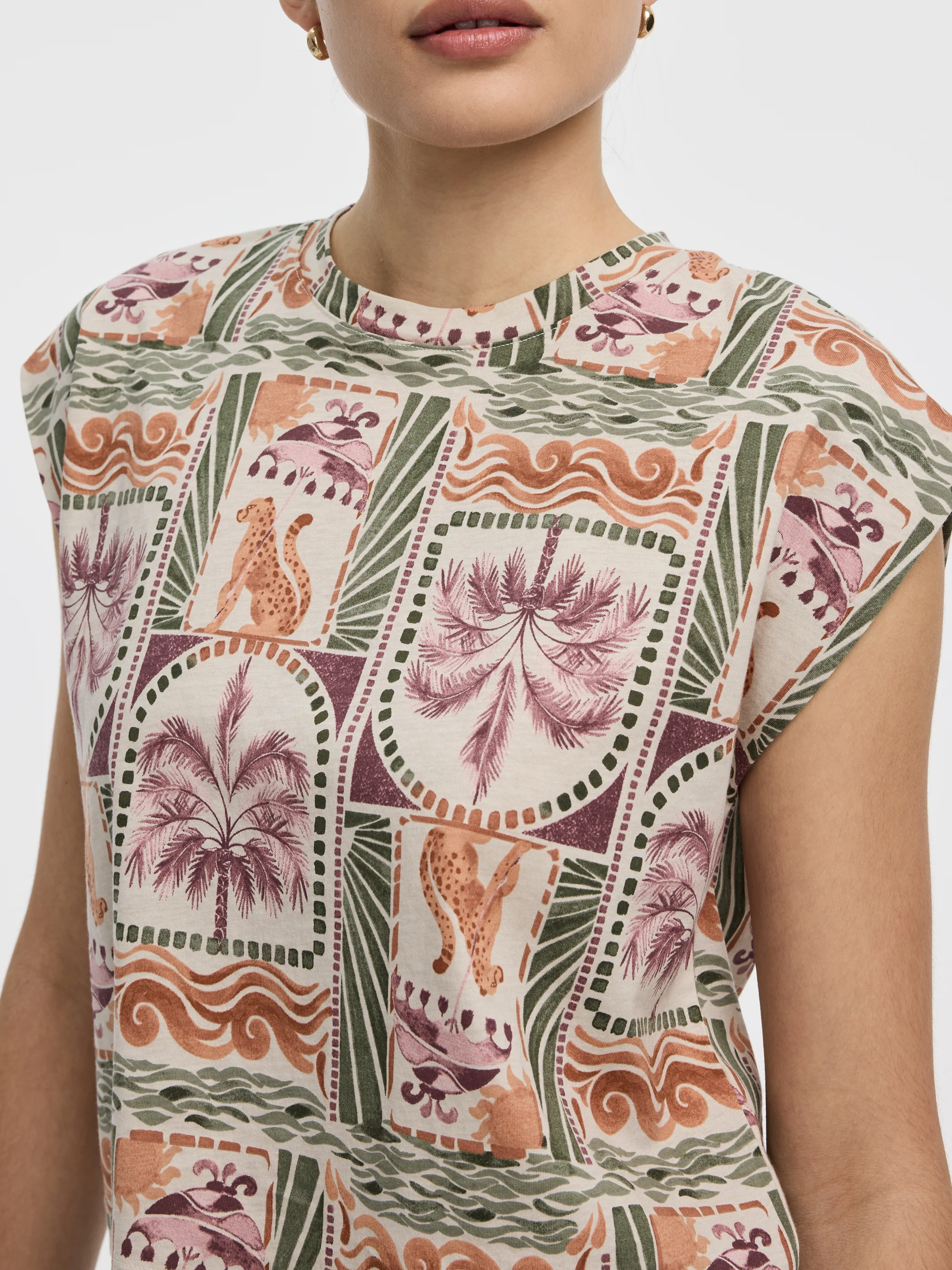 Short-Sleeve Crew-Neck T-Shirt - Image 10