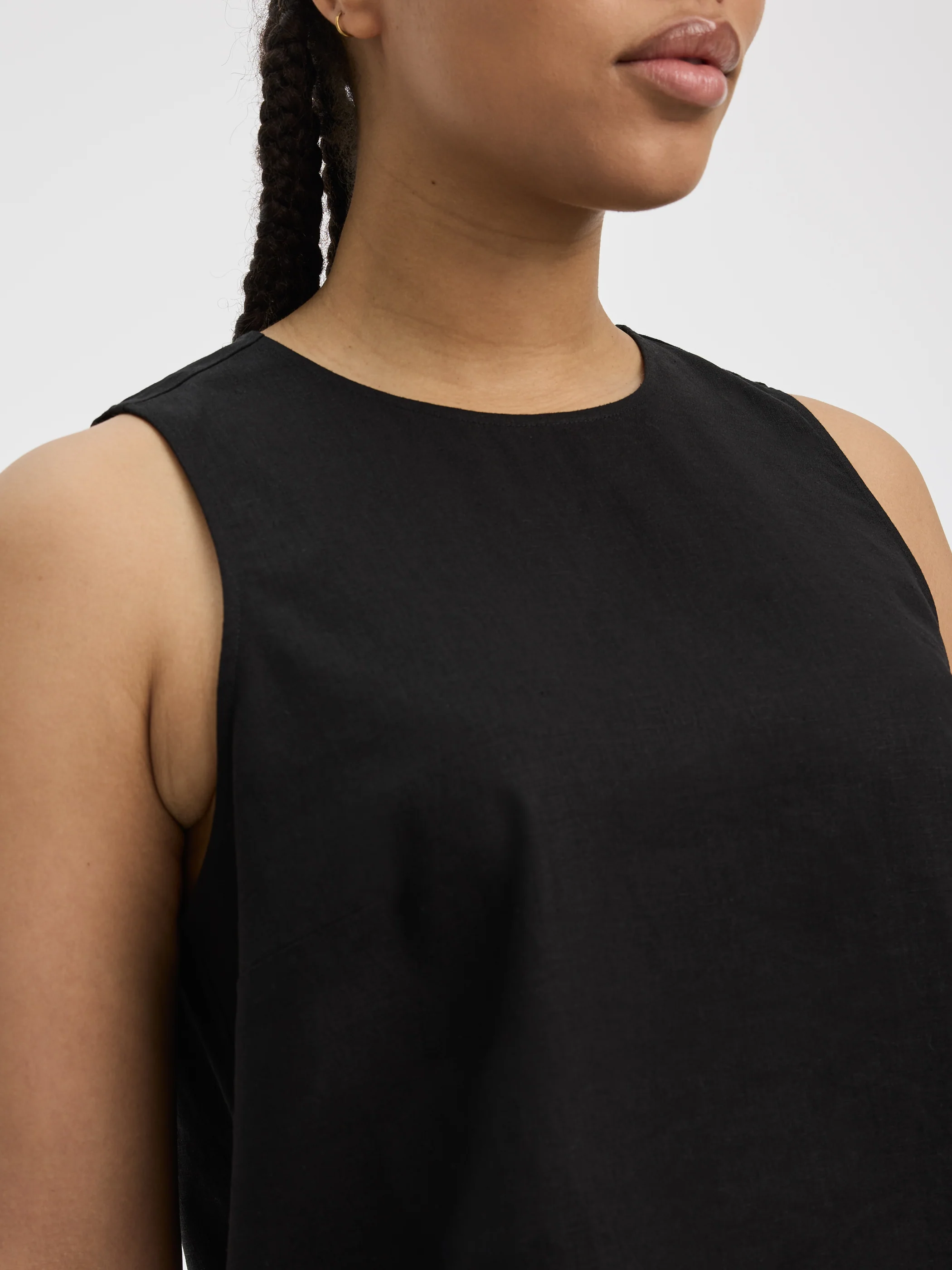 Sleeveless Crew-Neck Blouse - Image 4