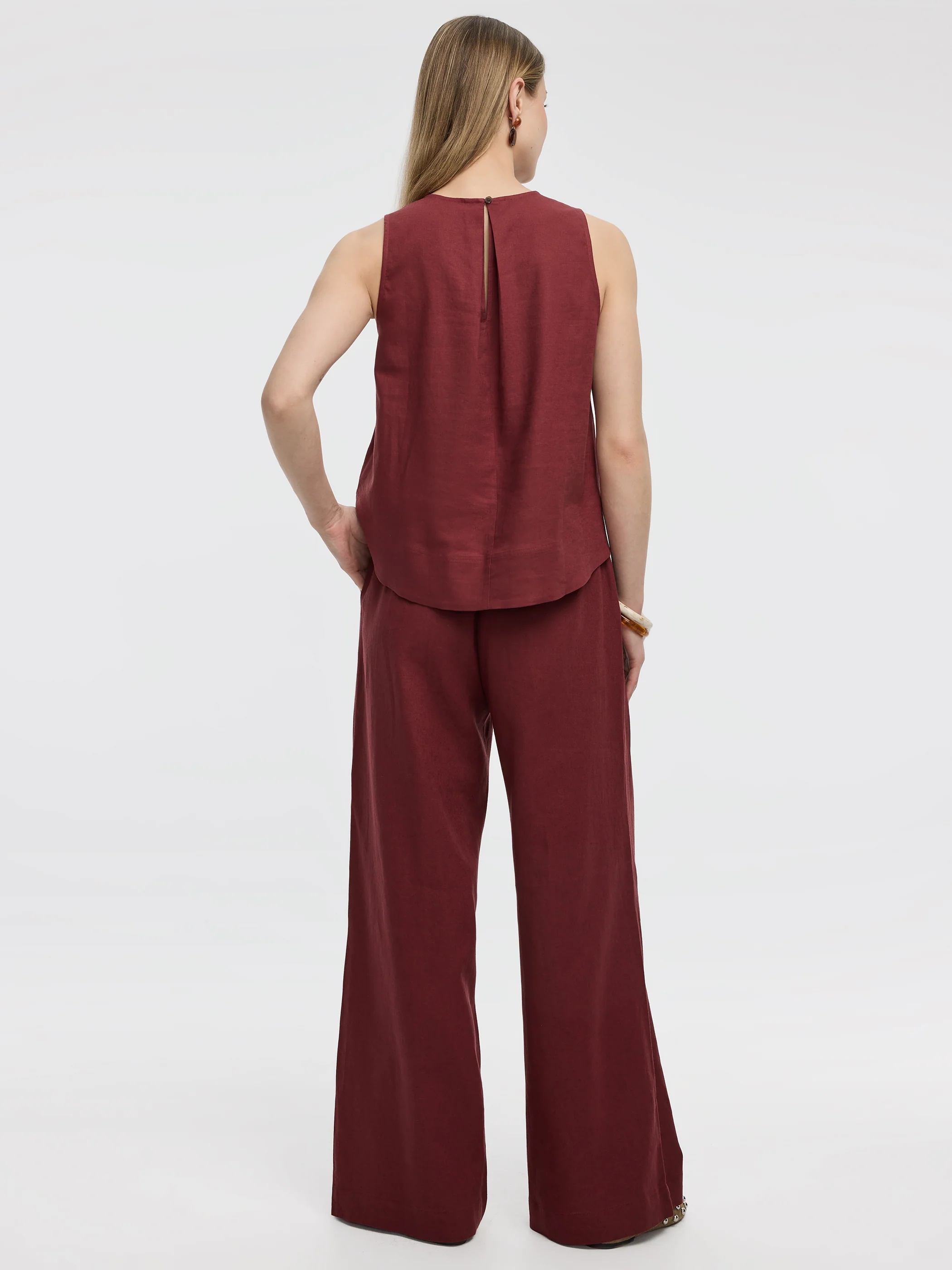 Sleeveless Crew-Neck Blouse - Image 7