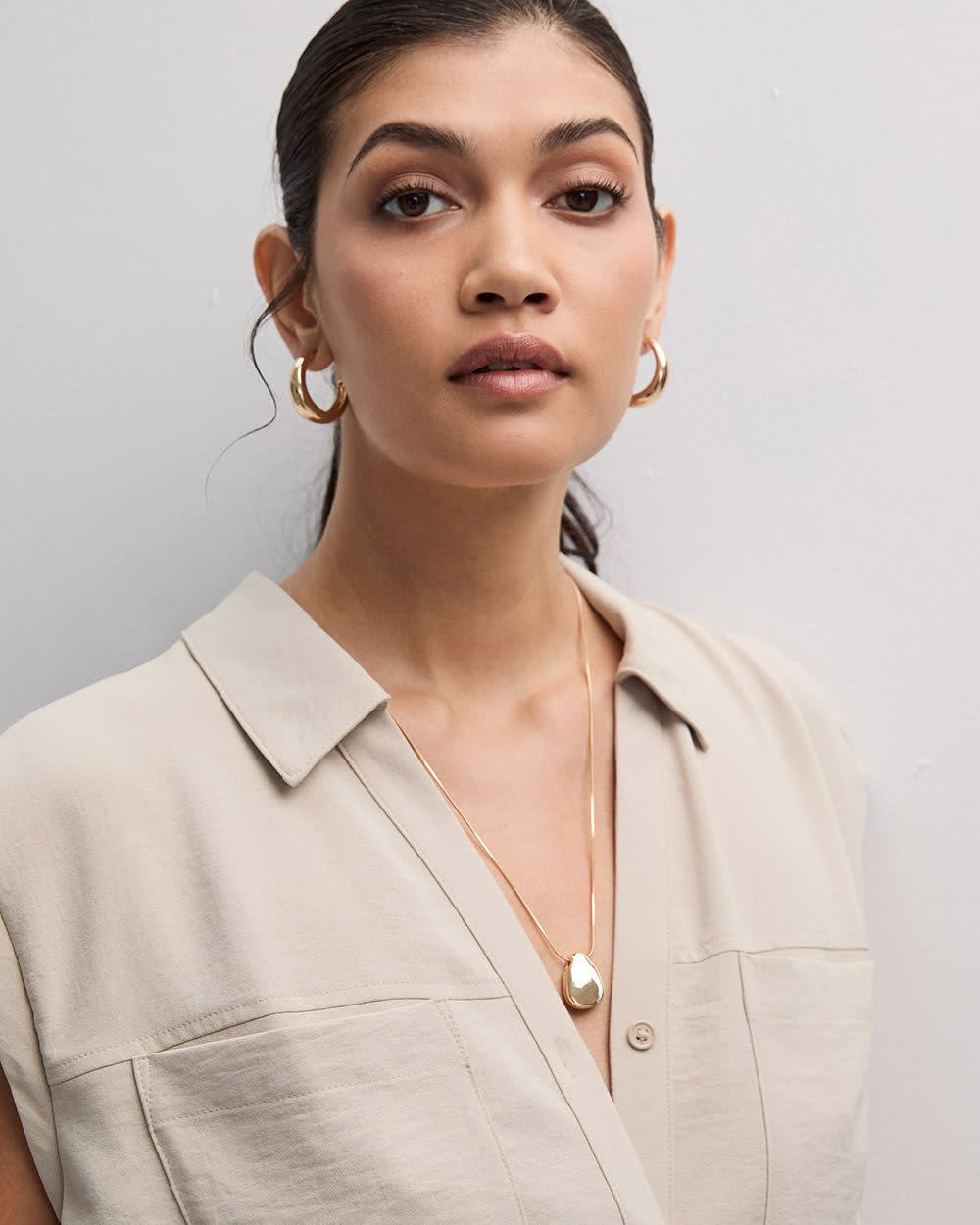 Long Necklace with Metal Stone Pendant - Image 4