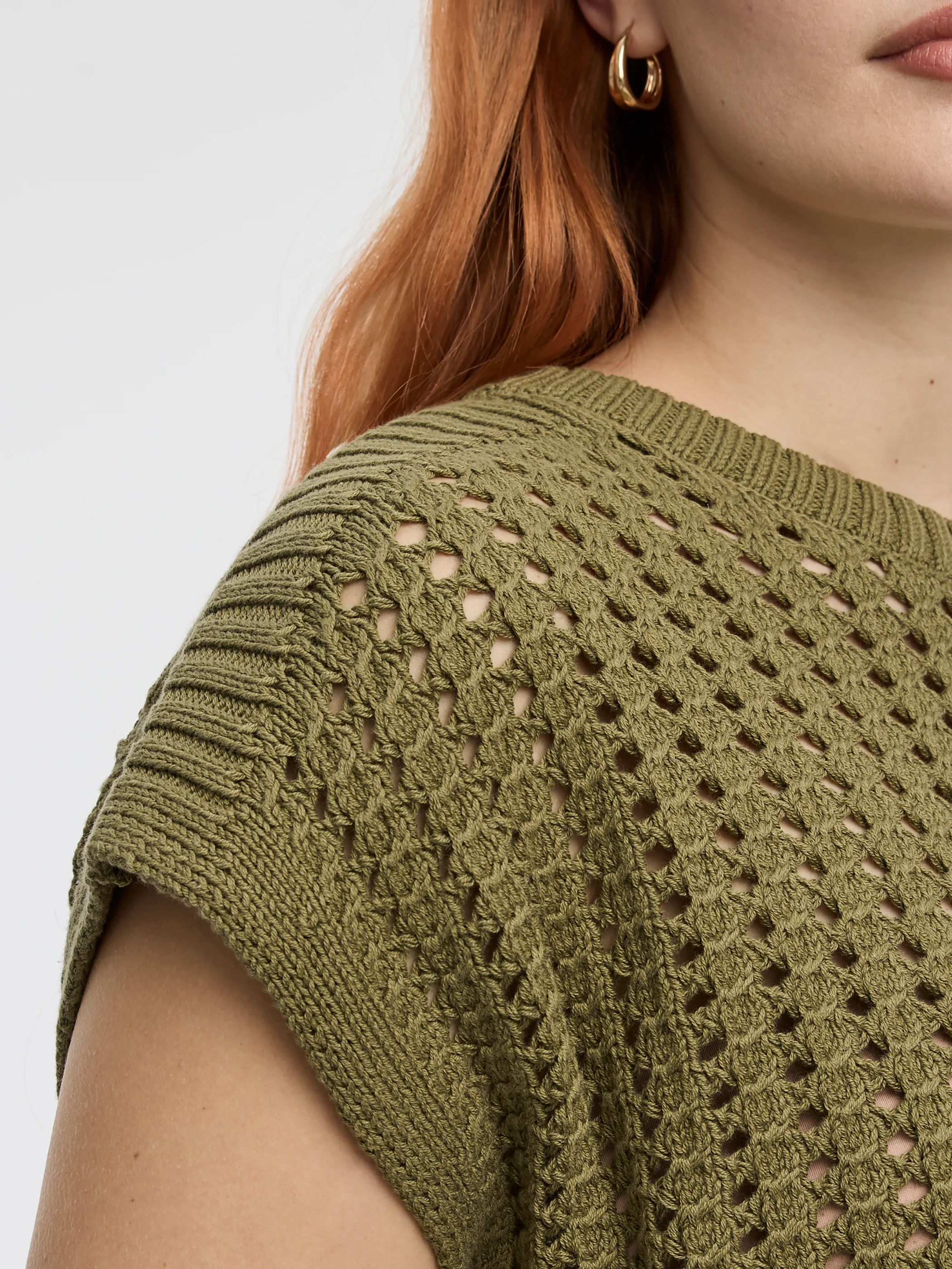 Extended-Sleeve Crew-Neck Sweater with Open Stitches - Image 10