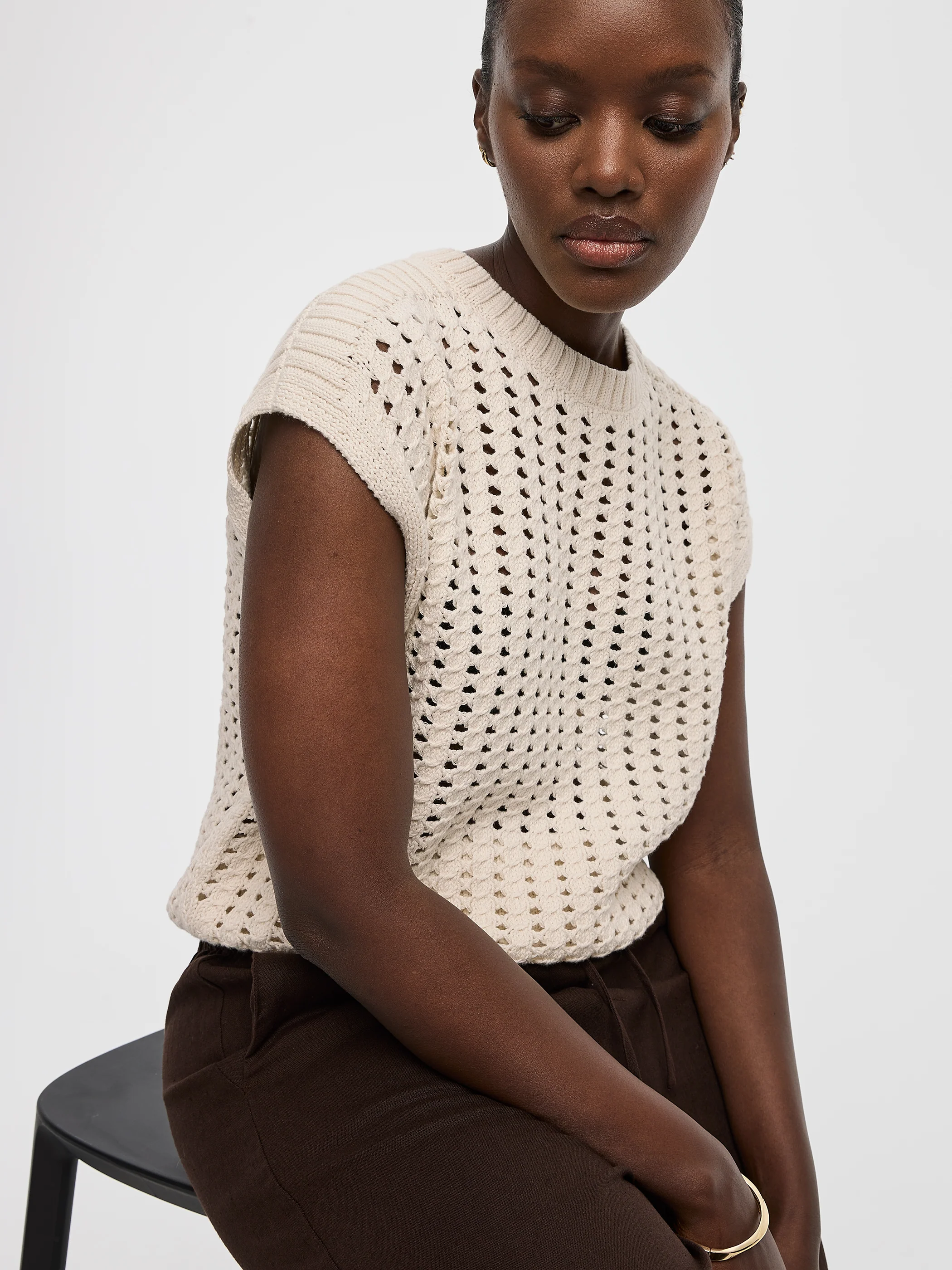 Extended-Sleeve Crew-Neck Sweater with Open Stitches - Image 4