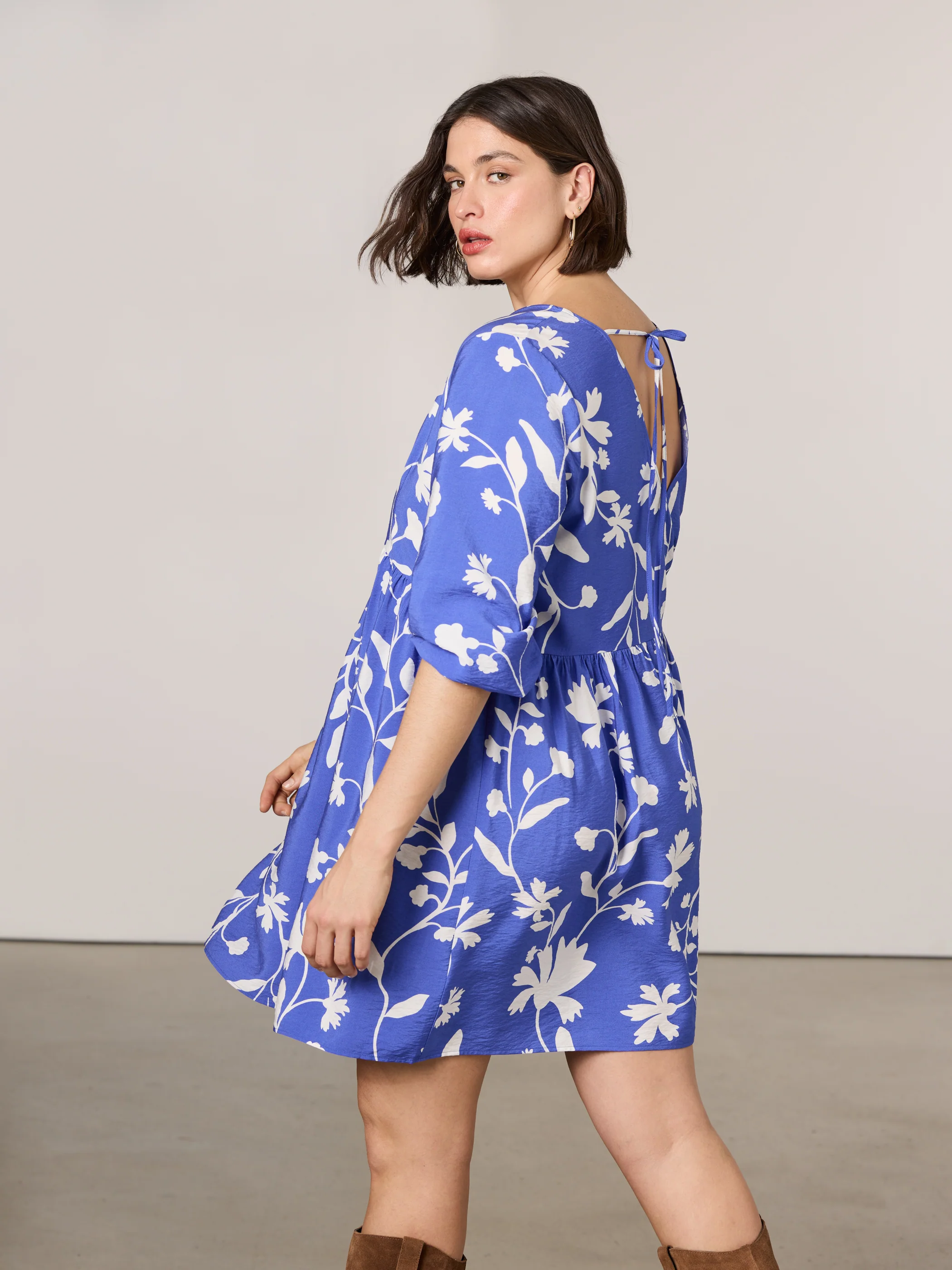 Long-Sleeve V-Neck Empire-Cut Mini Dress - Image 5