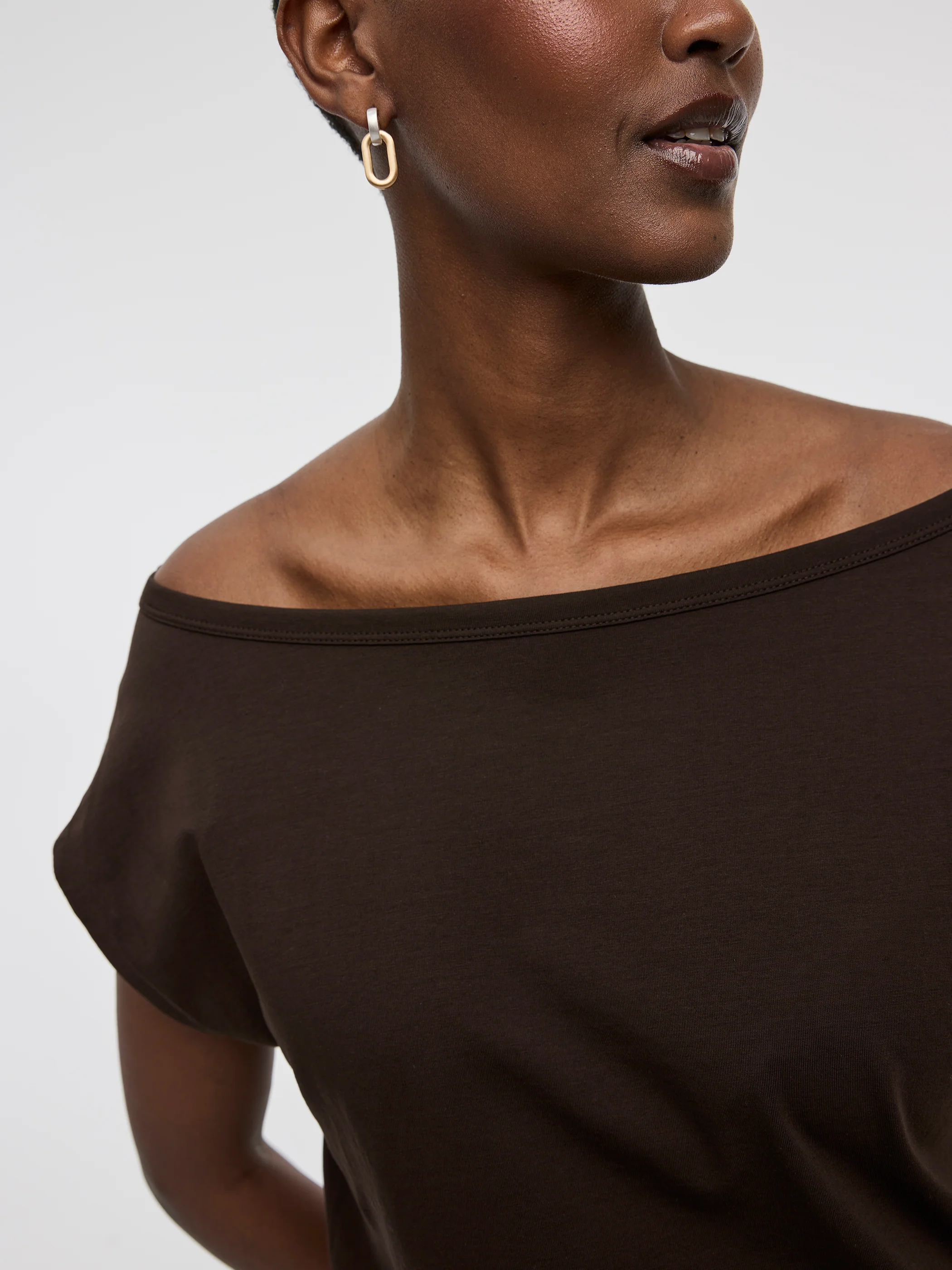 Short-Sleeve Off-the-Shoulder Top - Image 6