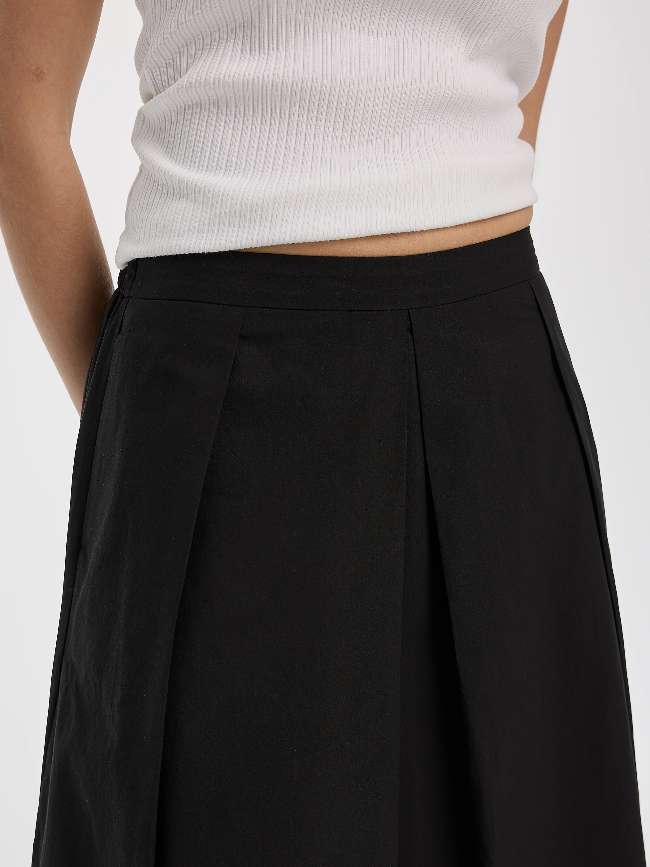 Pleated Midi Skirt with Embroidered Details - Image 3