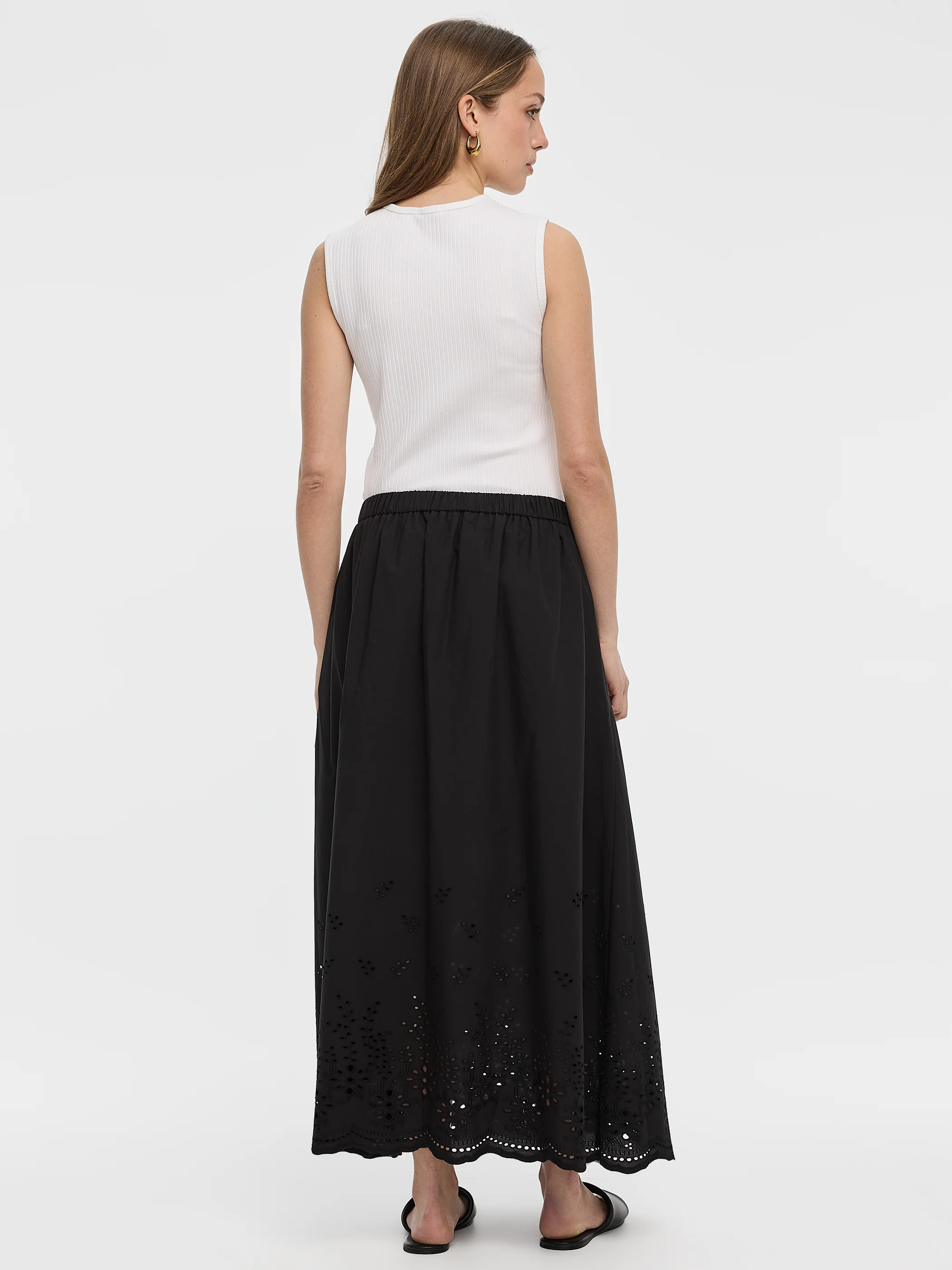 Pleated Midi Skirt with Embroidered Details - Image 4