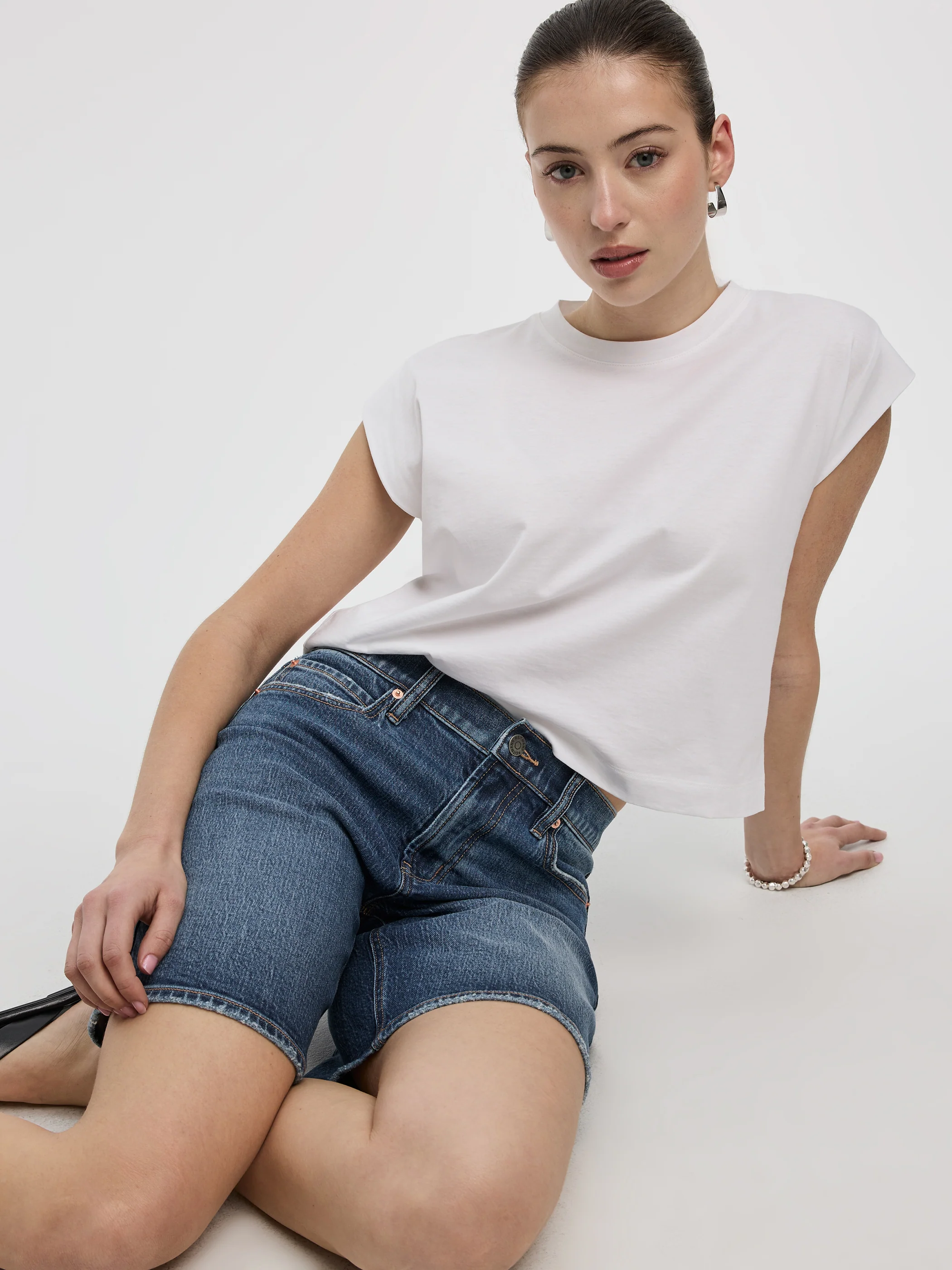 Mid-Rise Baggy Shorts - Image 8