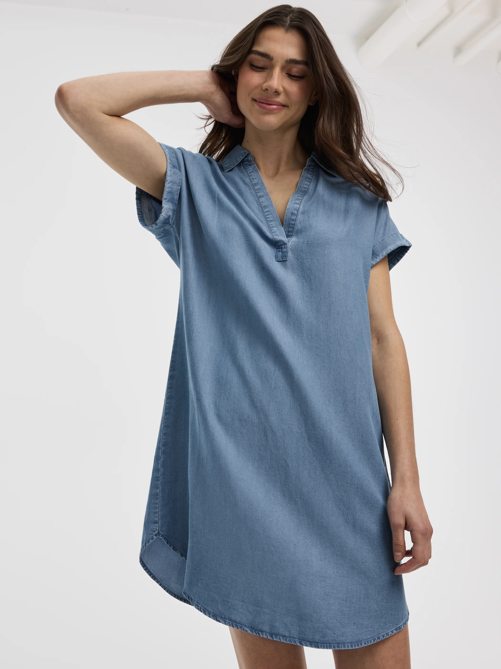 Extended-Sleeve Shift Dress with V Neckline - Image 3
