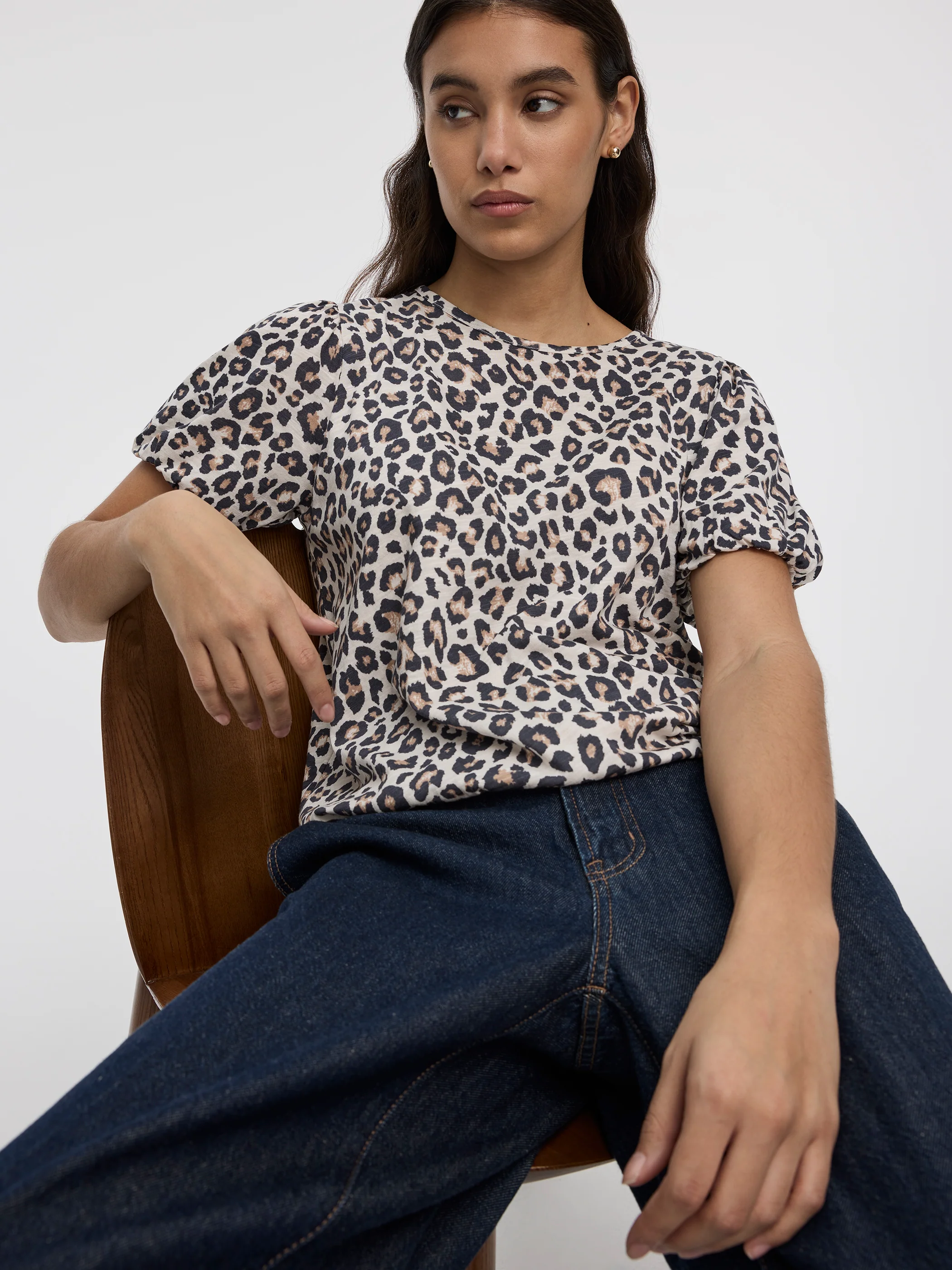 Short-Balloon-Sleeve Crew-Neck Top - Image 4