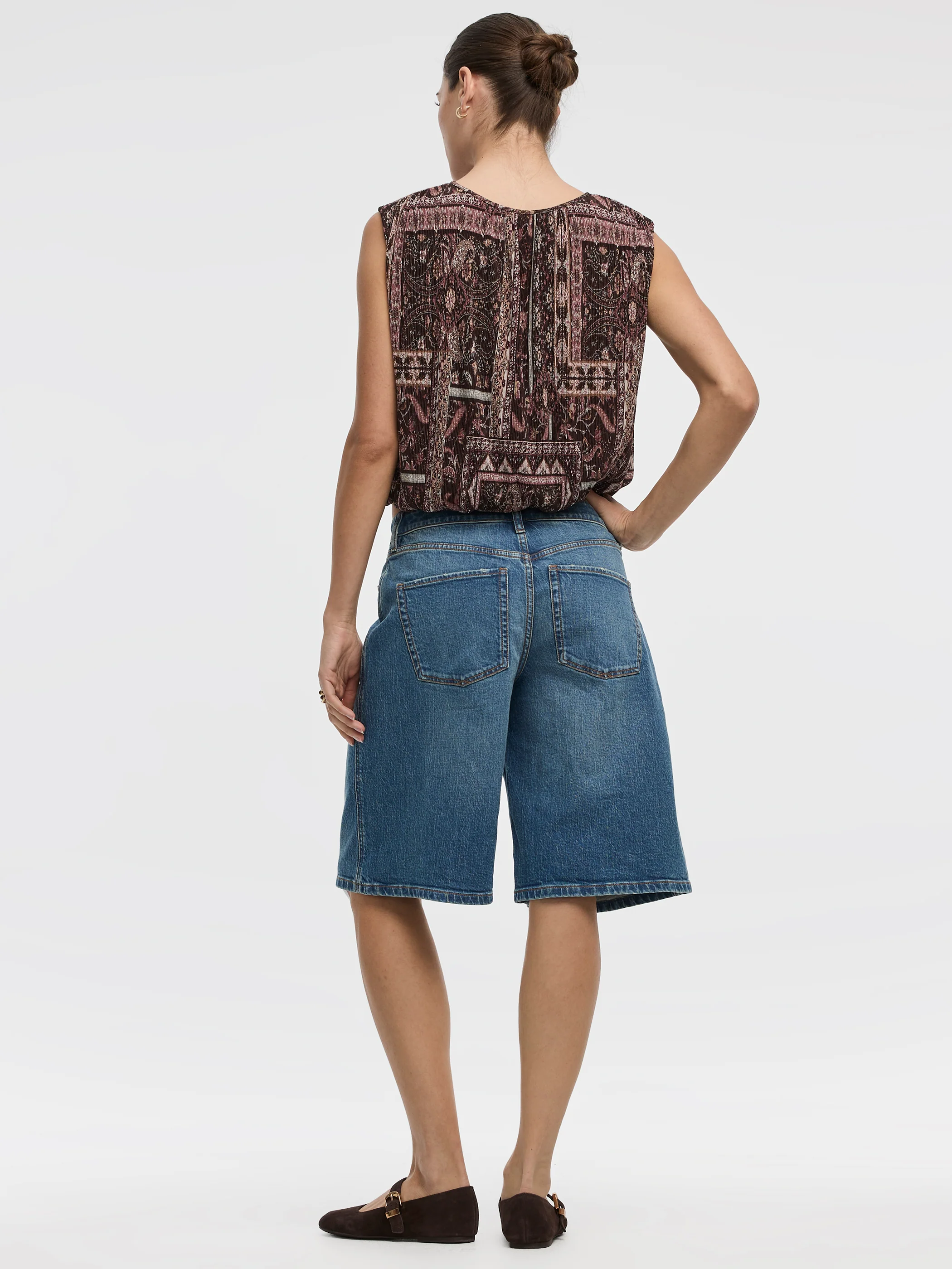 Crew-Neck Tank with Bubble Hem - Image 7