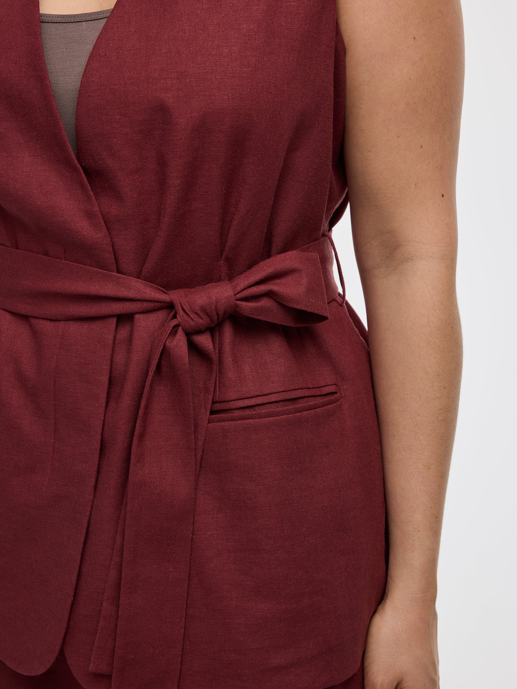 Sleeveless Belted Blazer - Image 4