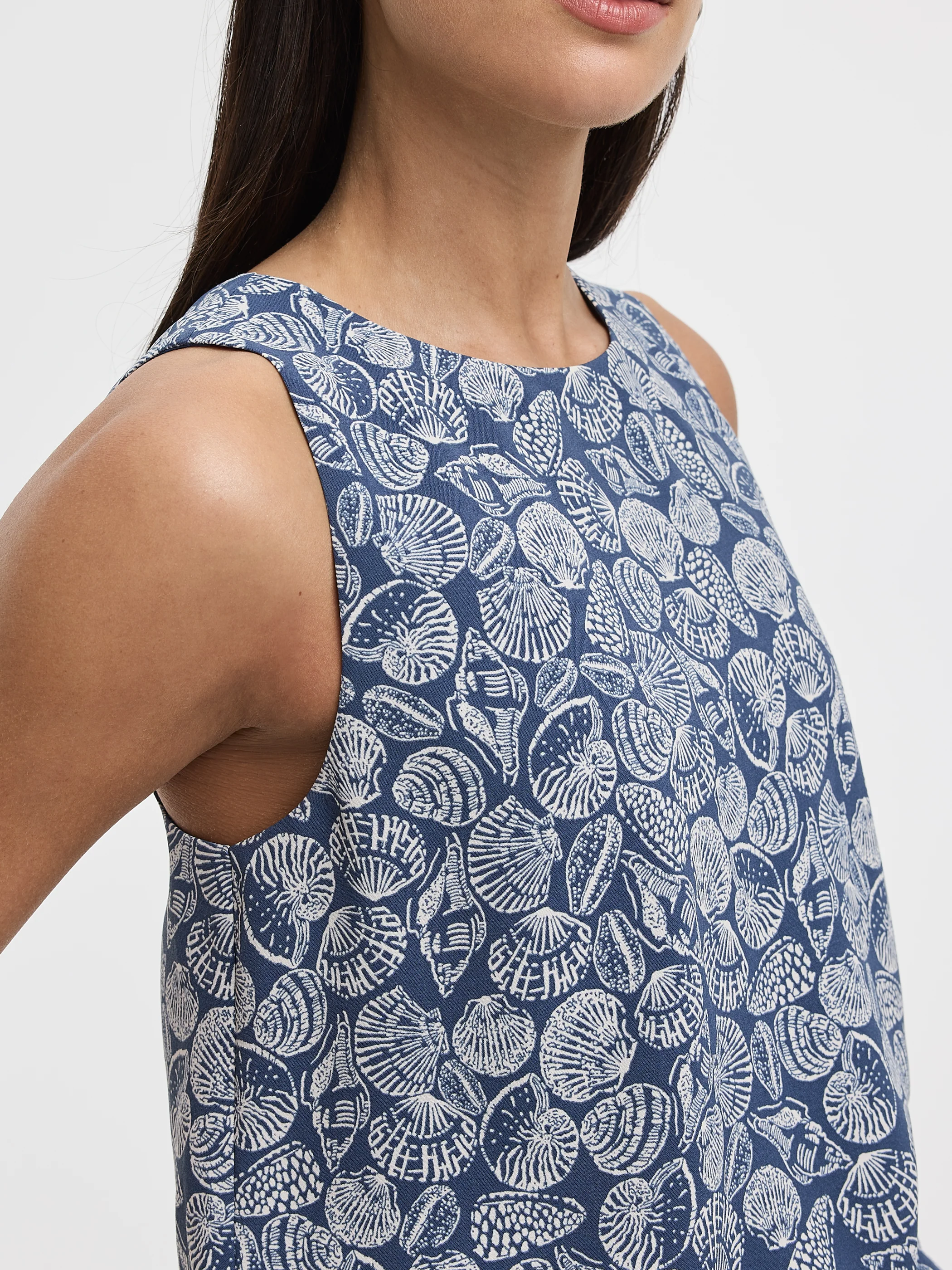 Crew-Neck Tank with Bubble Hem - Image 14
