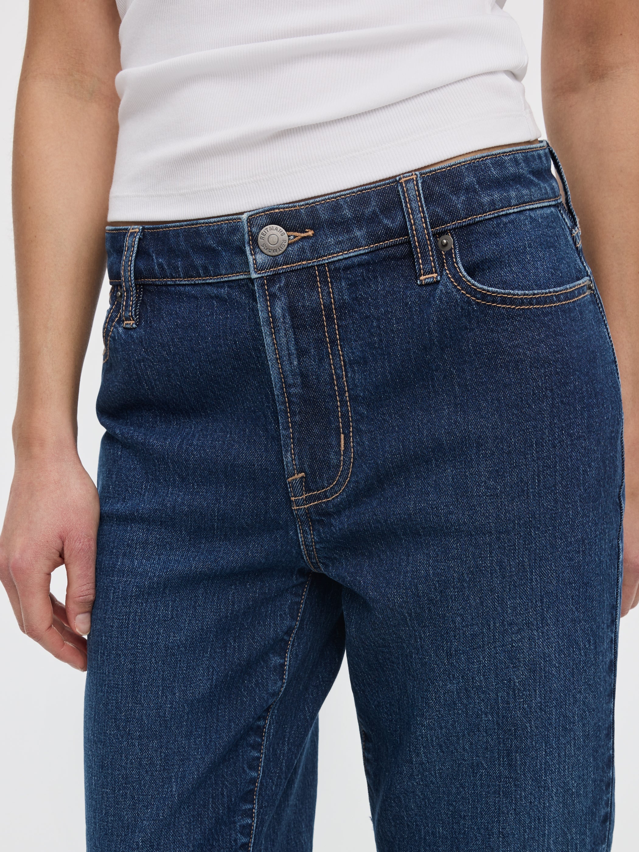 Straight-Leg Mid-Rise Capri Jean - Image 10