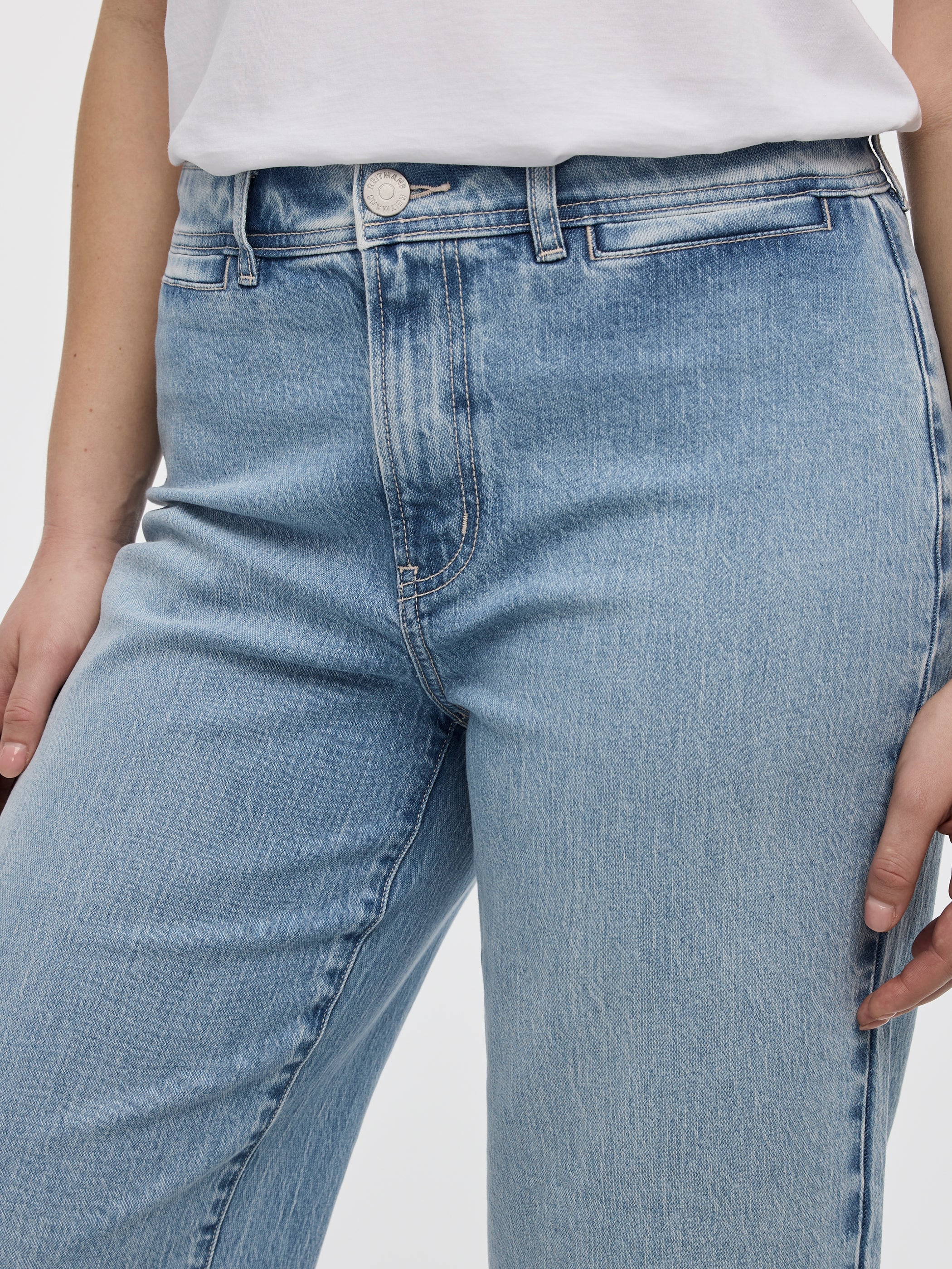 Straight-Leg High-Rise Cropped Mariner Jean - Image 4