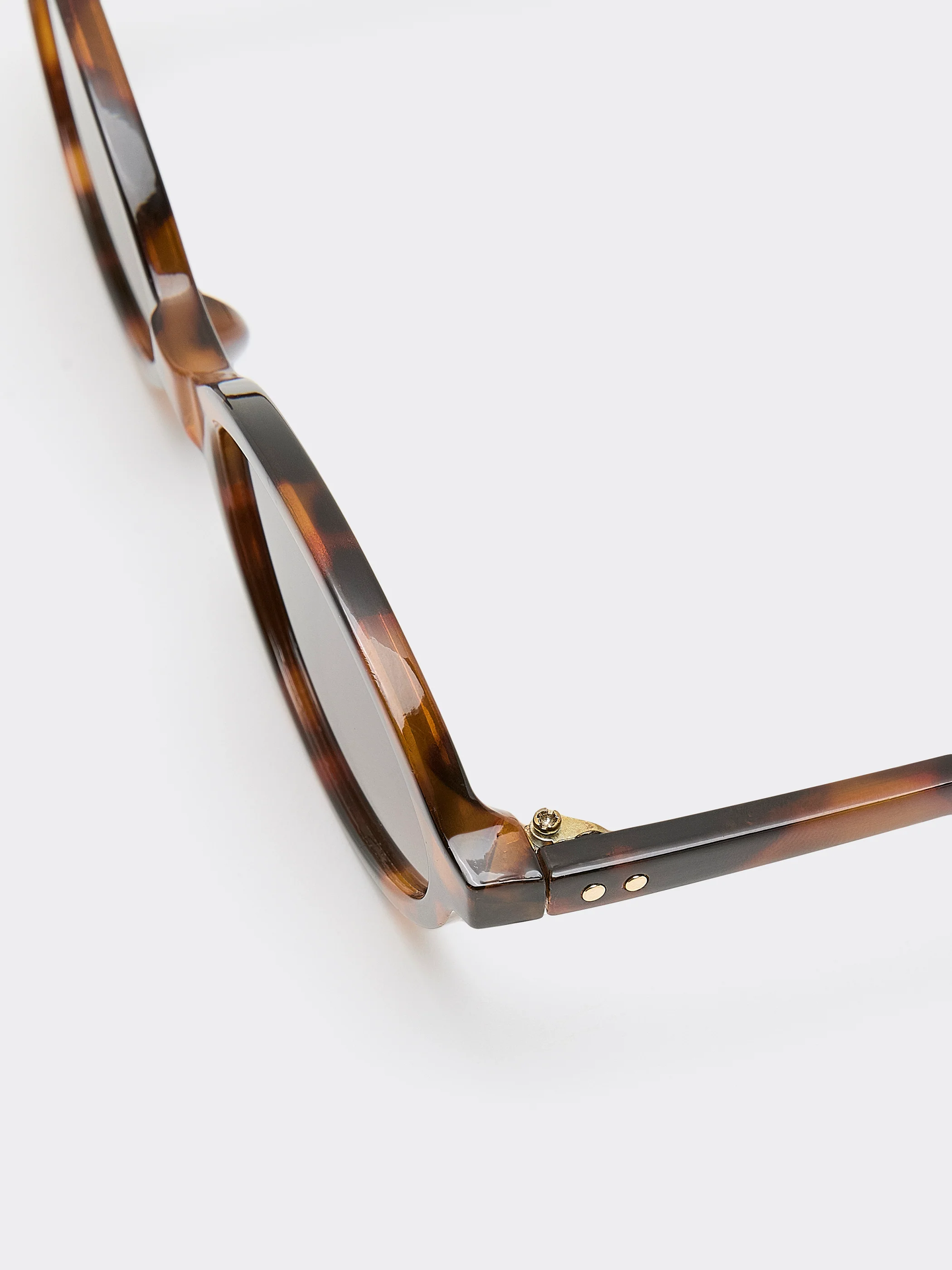 Retro Oval Sunglasses - Image 3