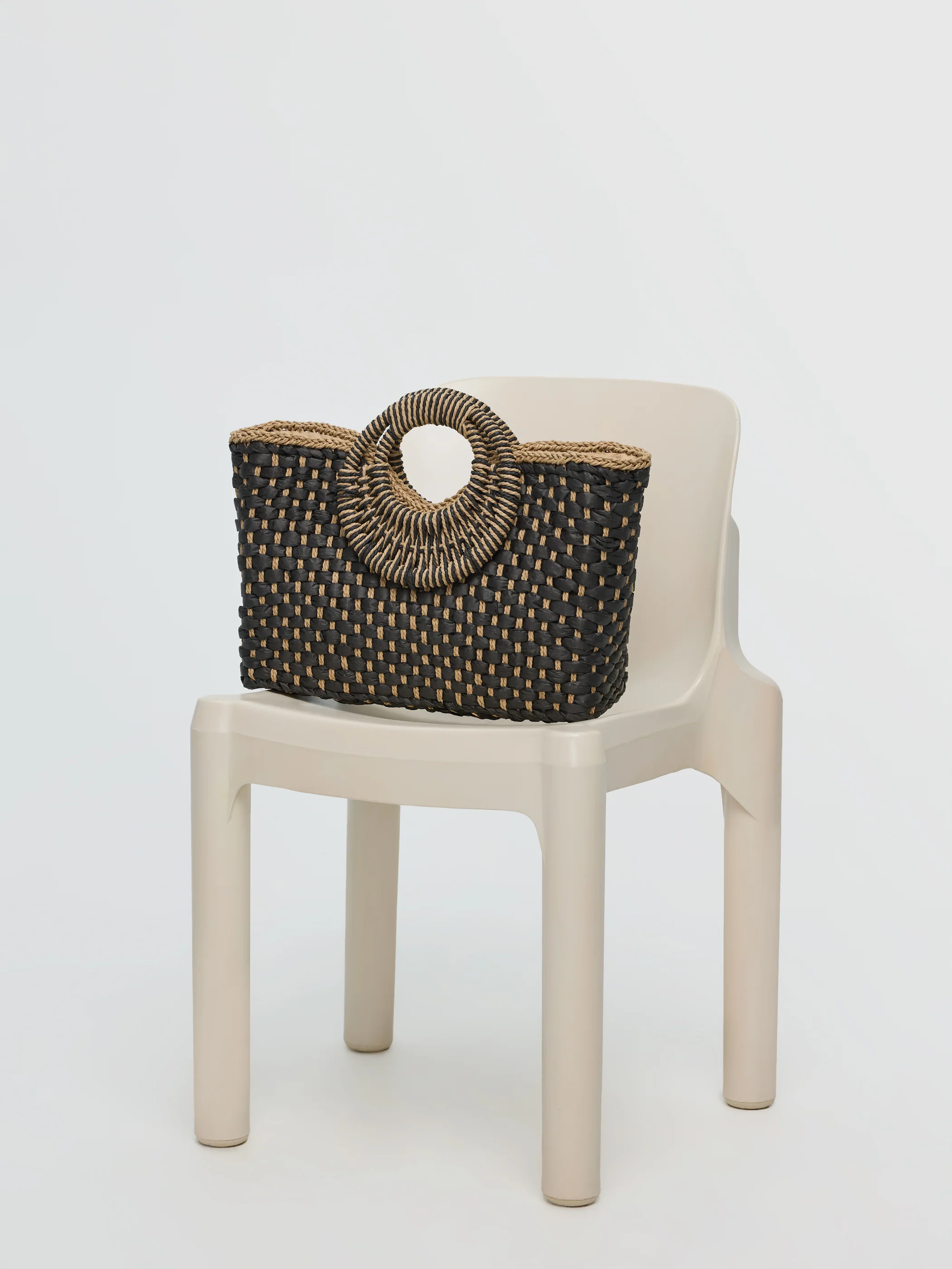 Two-Tone Straw Bag - Image 2