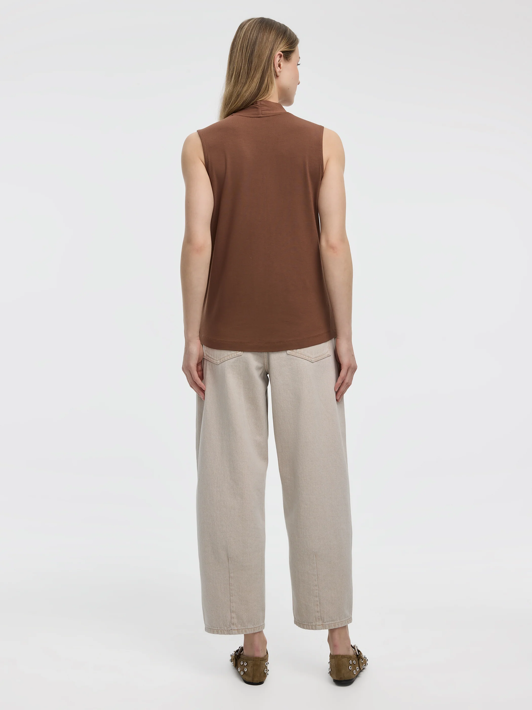 Sleeveless V-Neck Top - Image 15