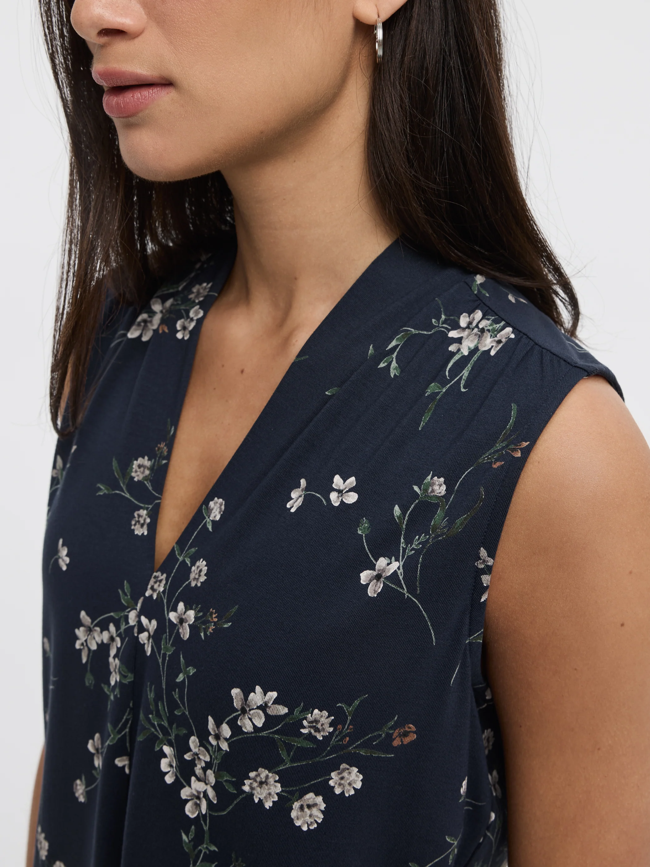 Sleeveless V-Neck Top - Image 26
