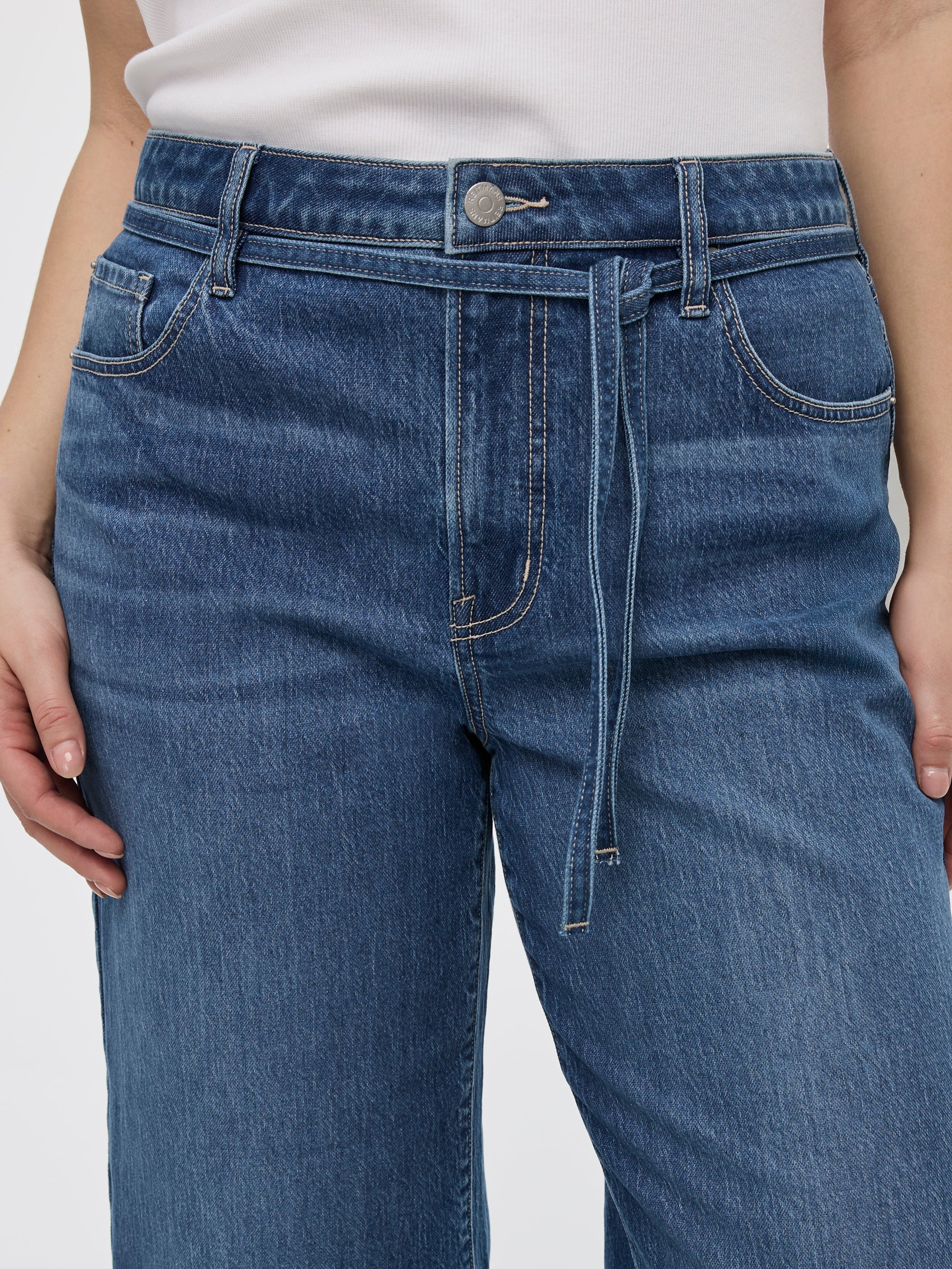Wide-Leg High-Rise Cropped Jean with Sash - Image 4