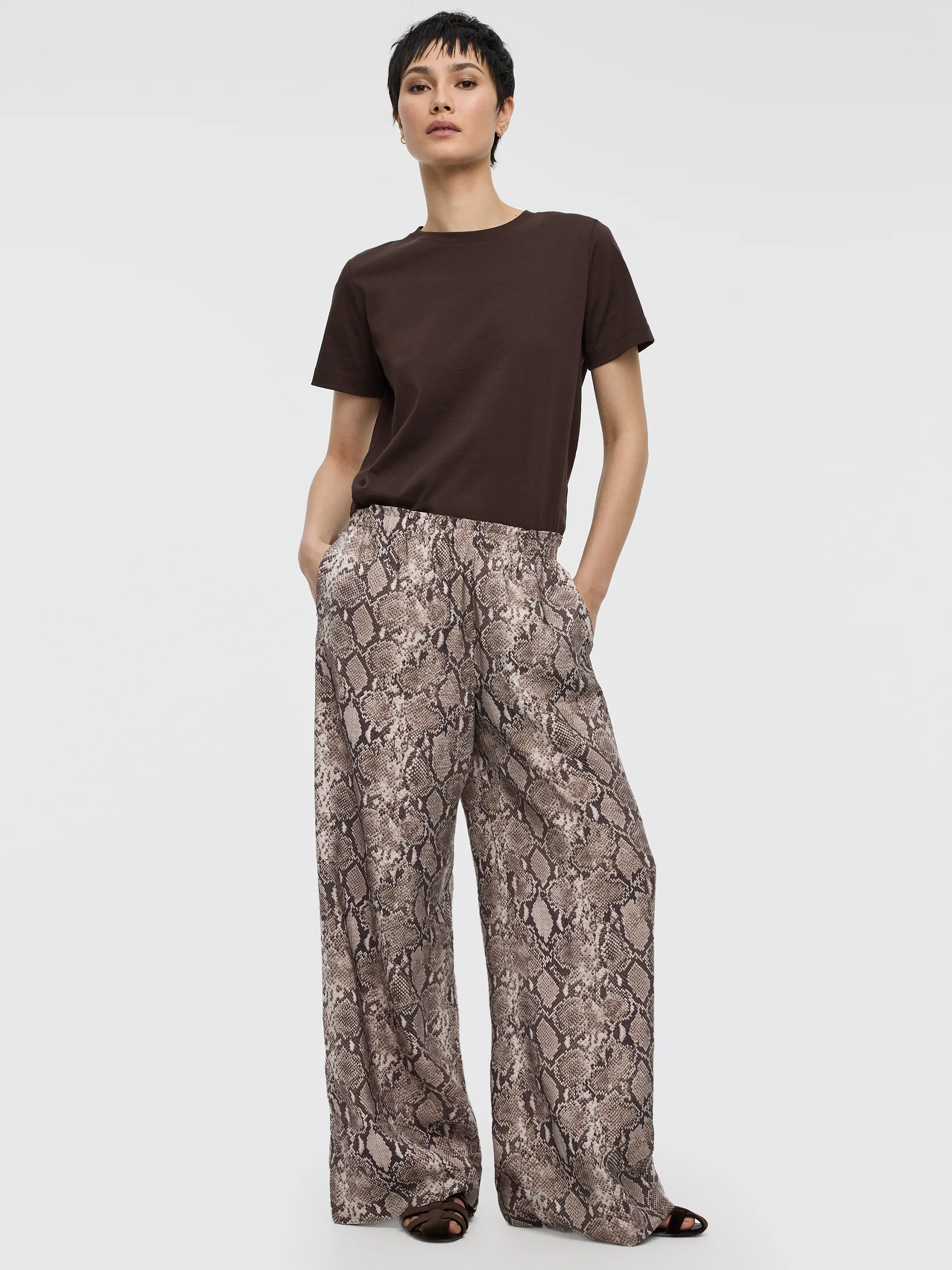 Wide-Leg High-Rise Pull-On Pant - Image 11