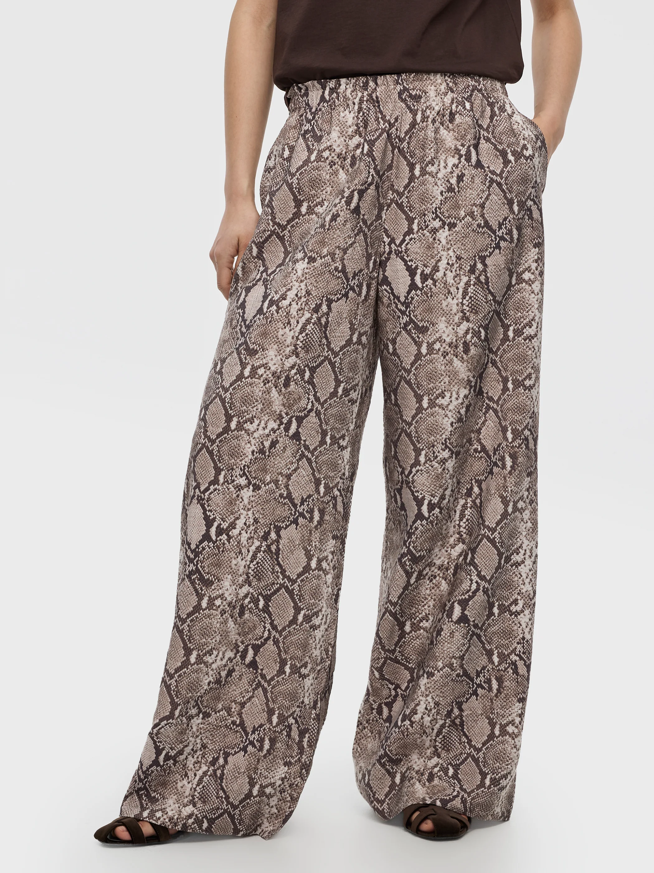 Wide-Leg High-Rise Pull-On Pant - Image 12