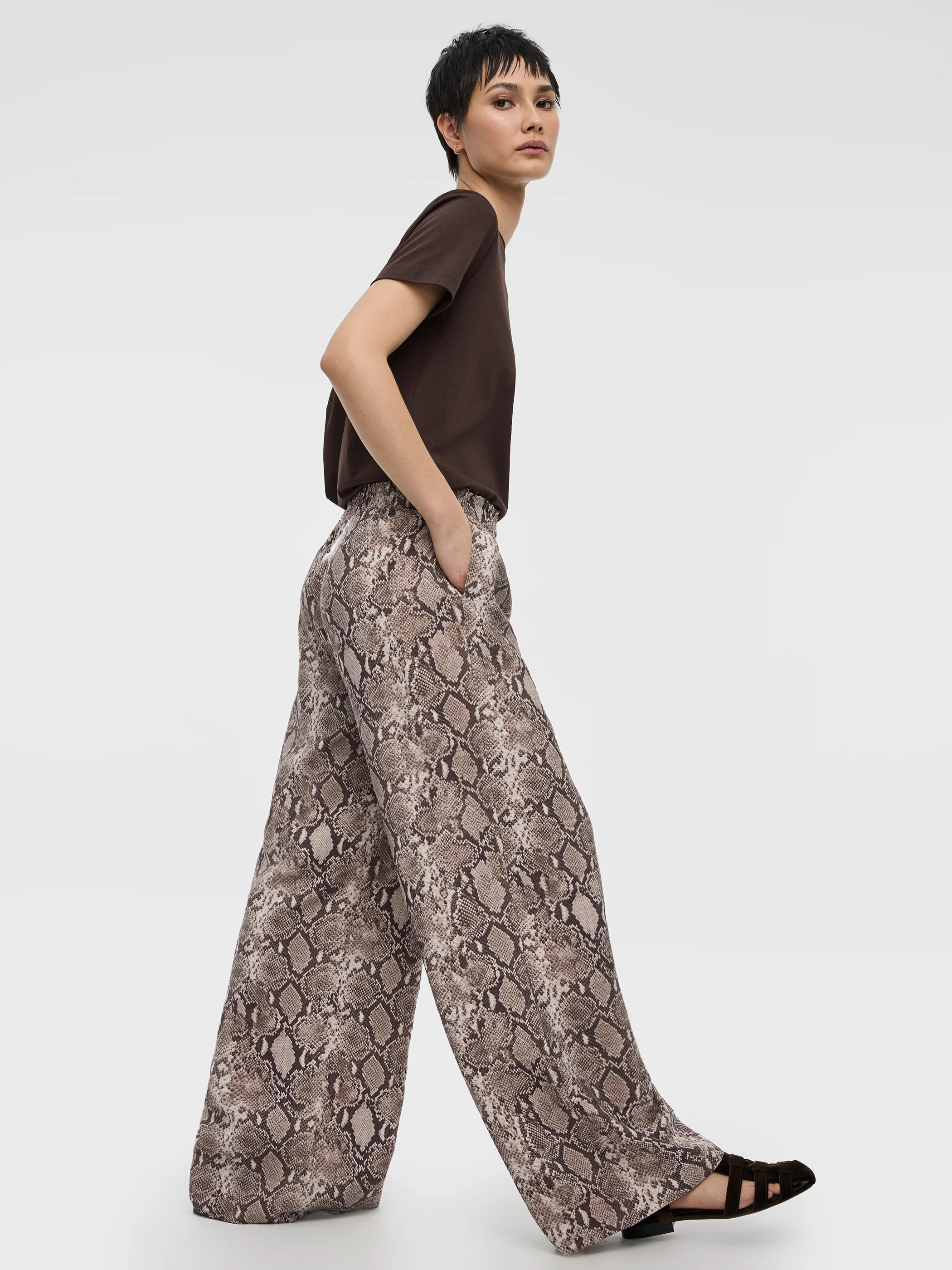 Wide-Leg High-Rise Pull-On Pant - Image 15