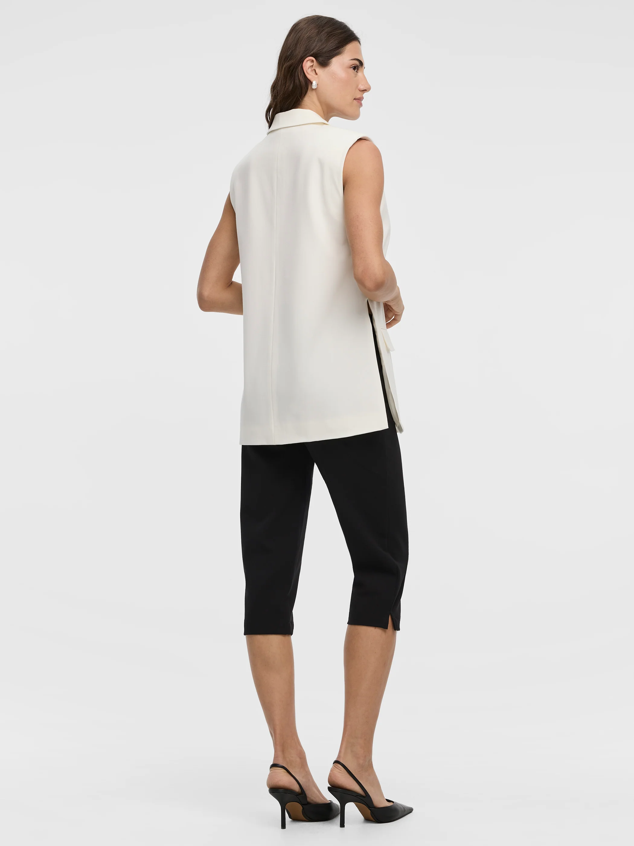 Relaxed-Fit Sleeveless Blazer - Image 3