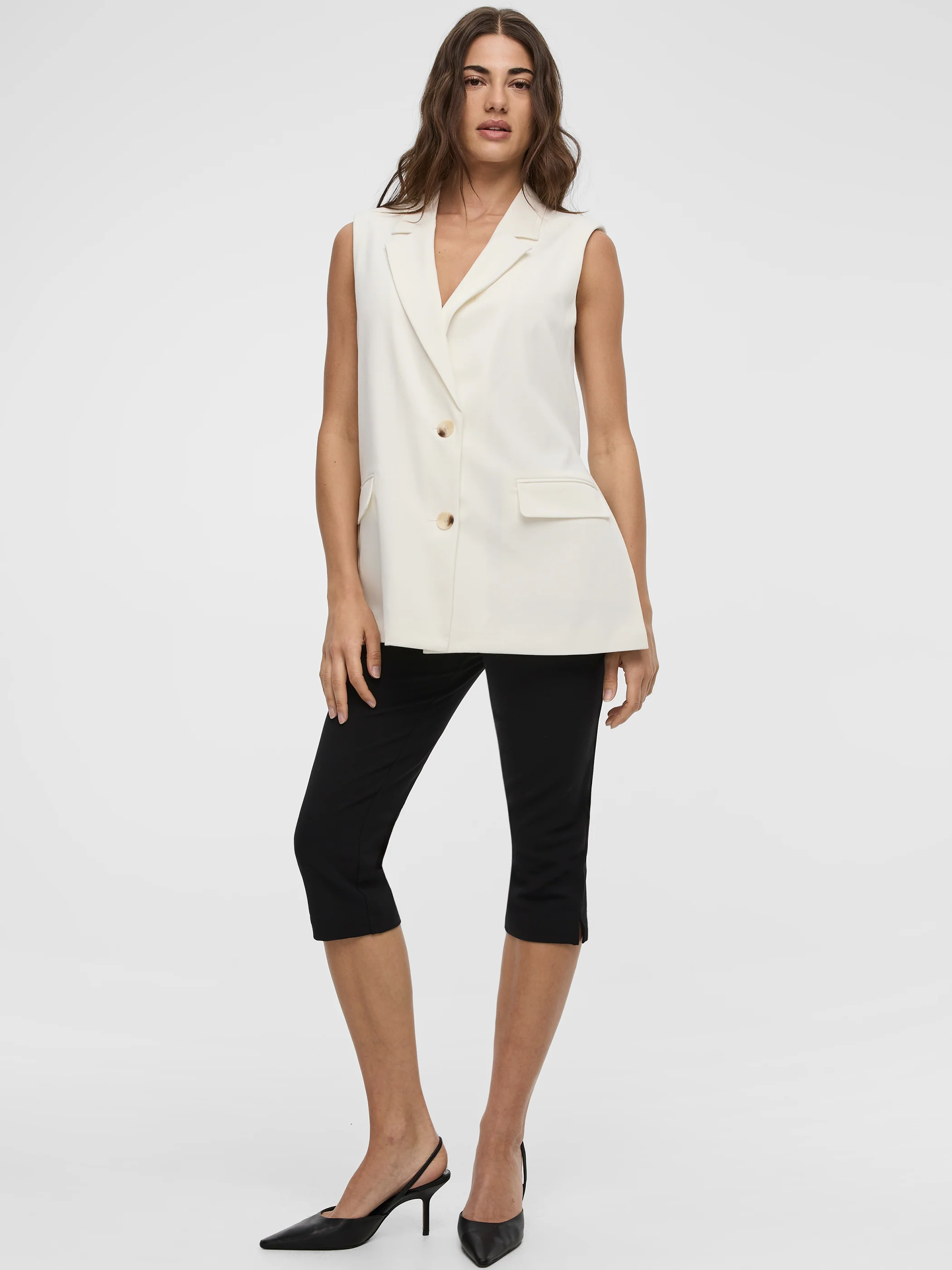 Relaxed-Fit Sleeveless Blazer - Image 4